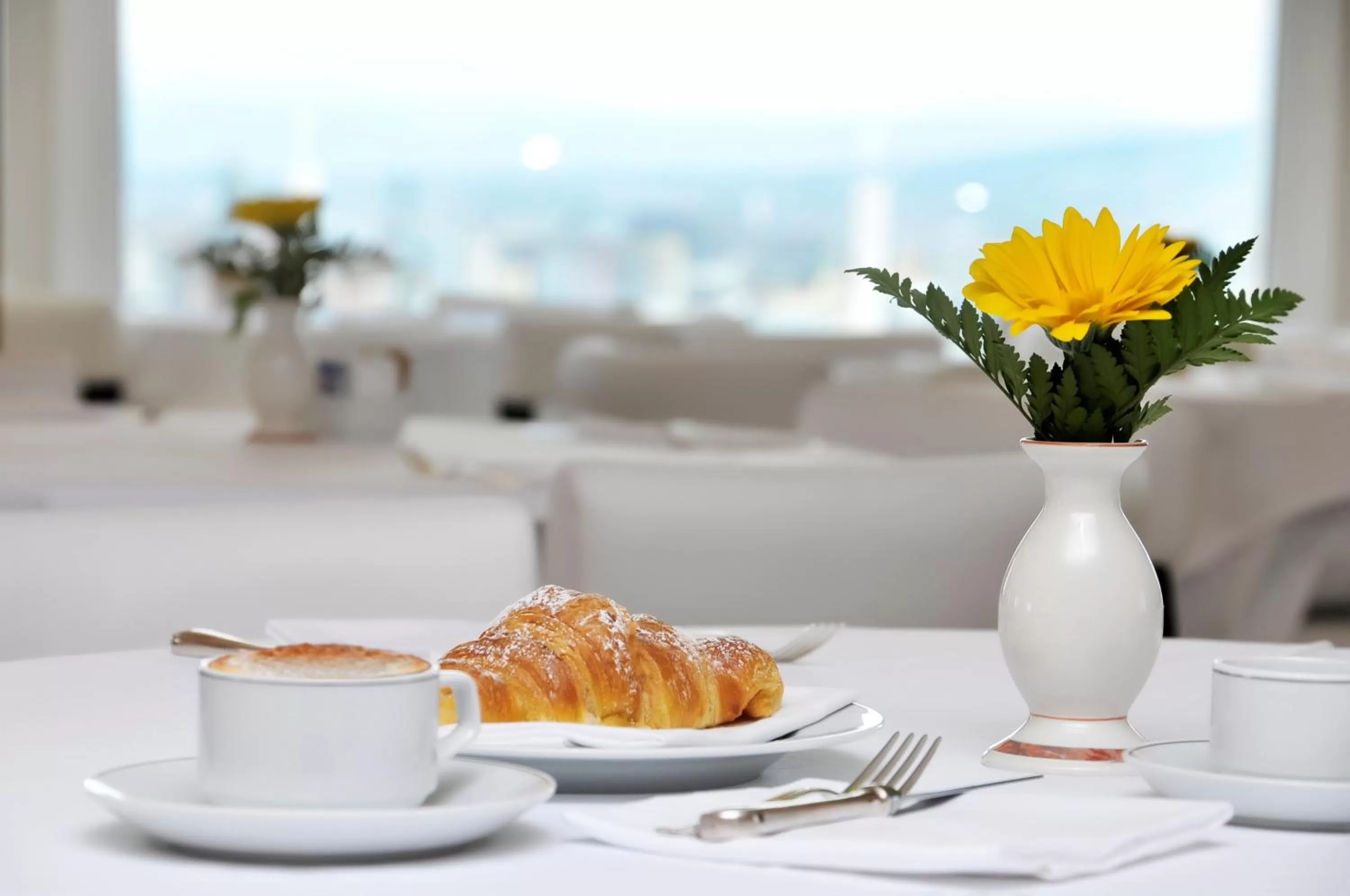 Restaurant/places to eat in Grand Hotel Oriente