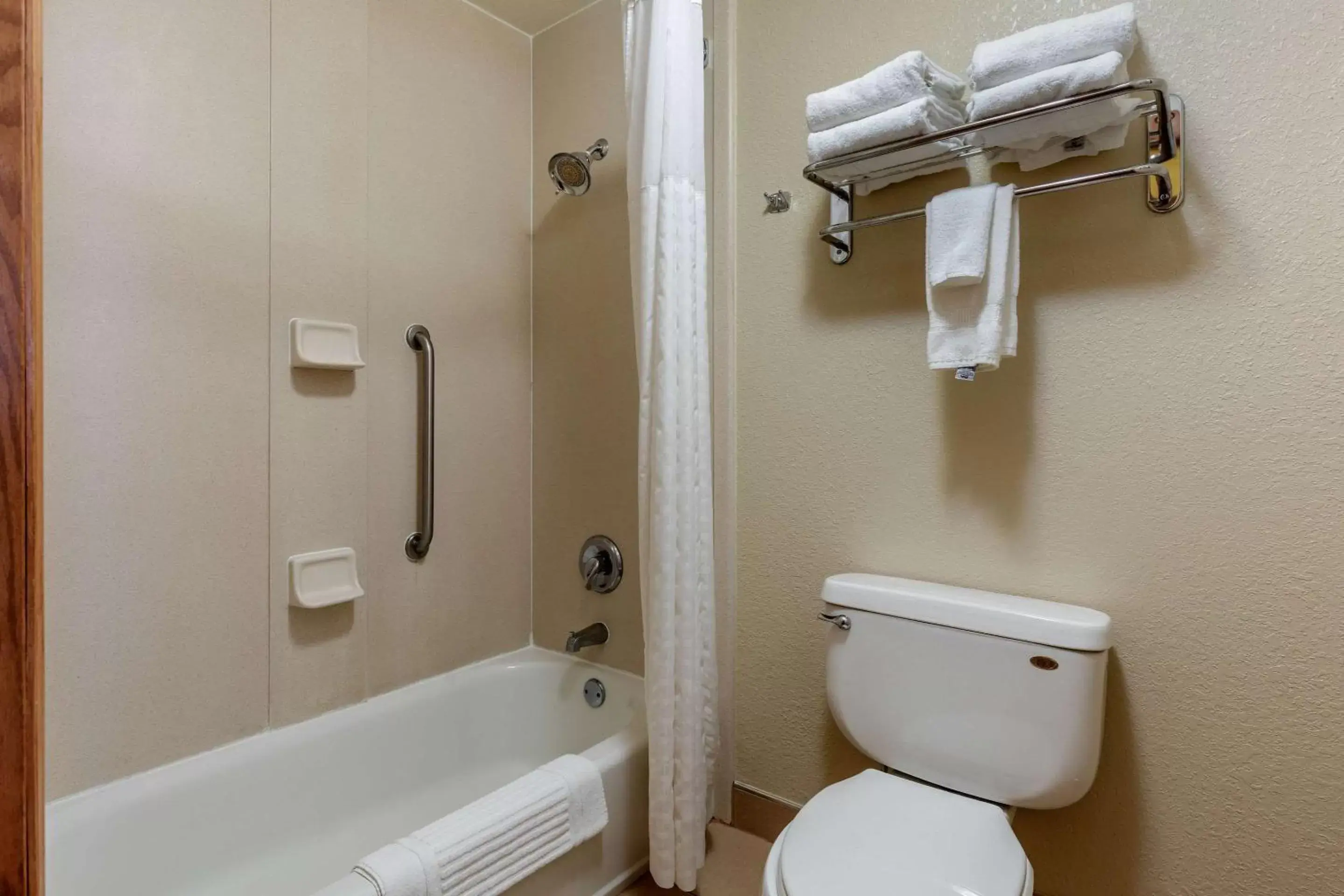 Bathroom in Comfort Inn & Suites Kenosha