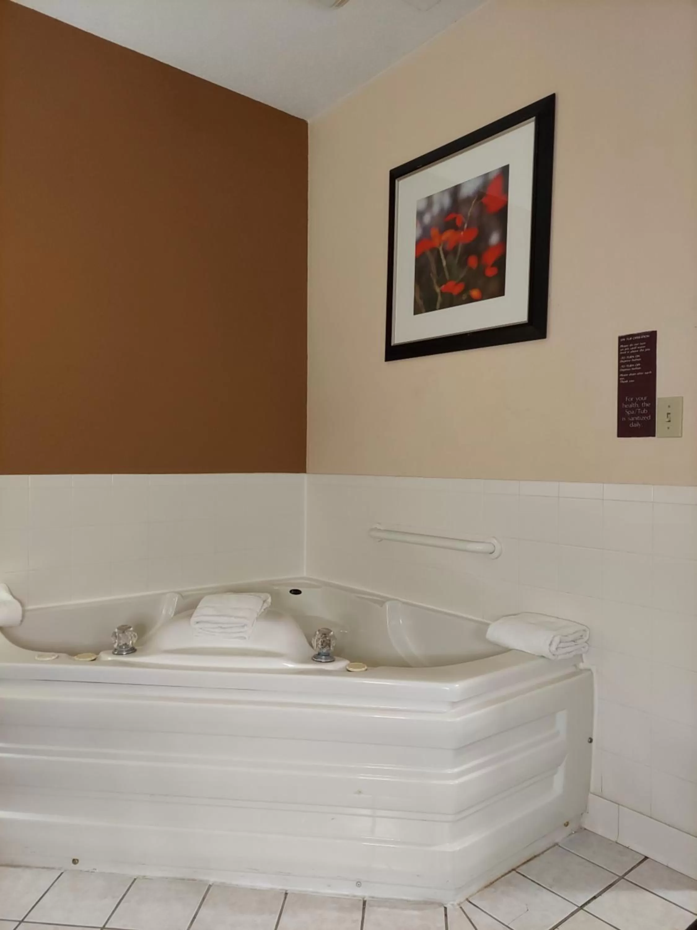 Spa and wellness centre/facilities, Bed in Baymont by Wyndham Portage