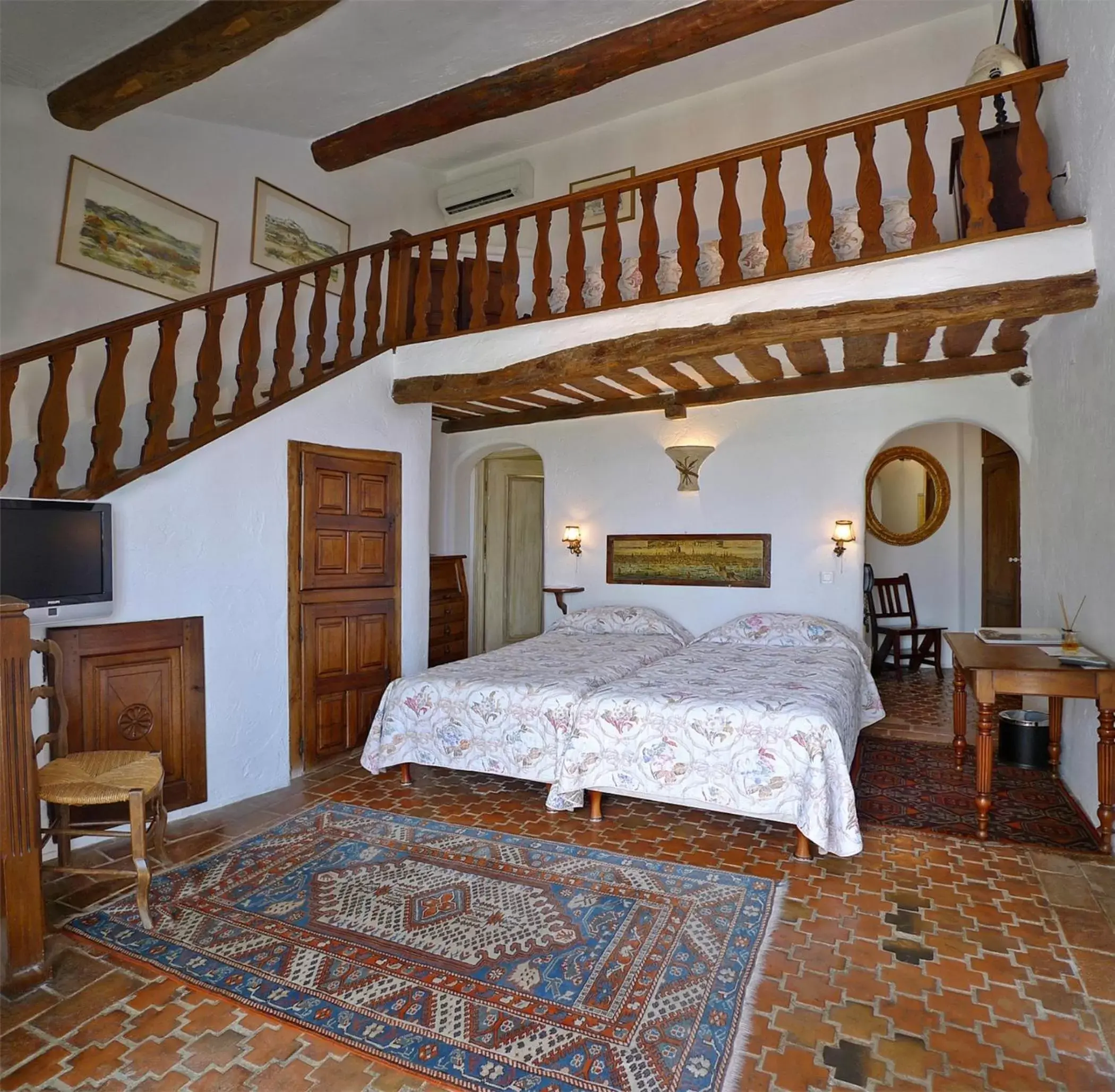 Photo of the whole room, Bed in Le Hameau