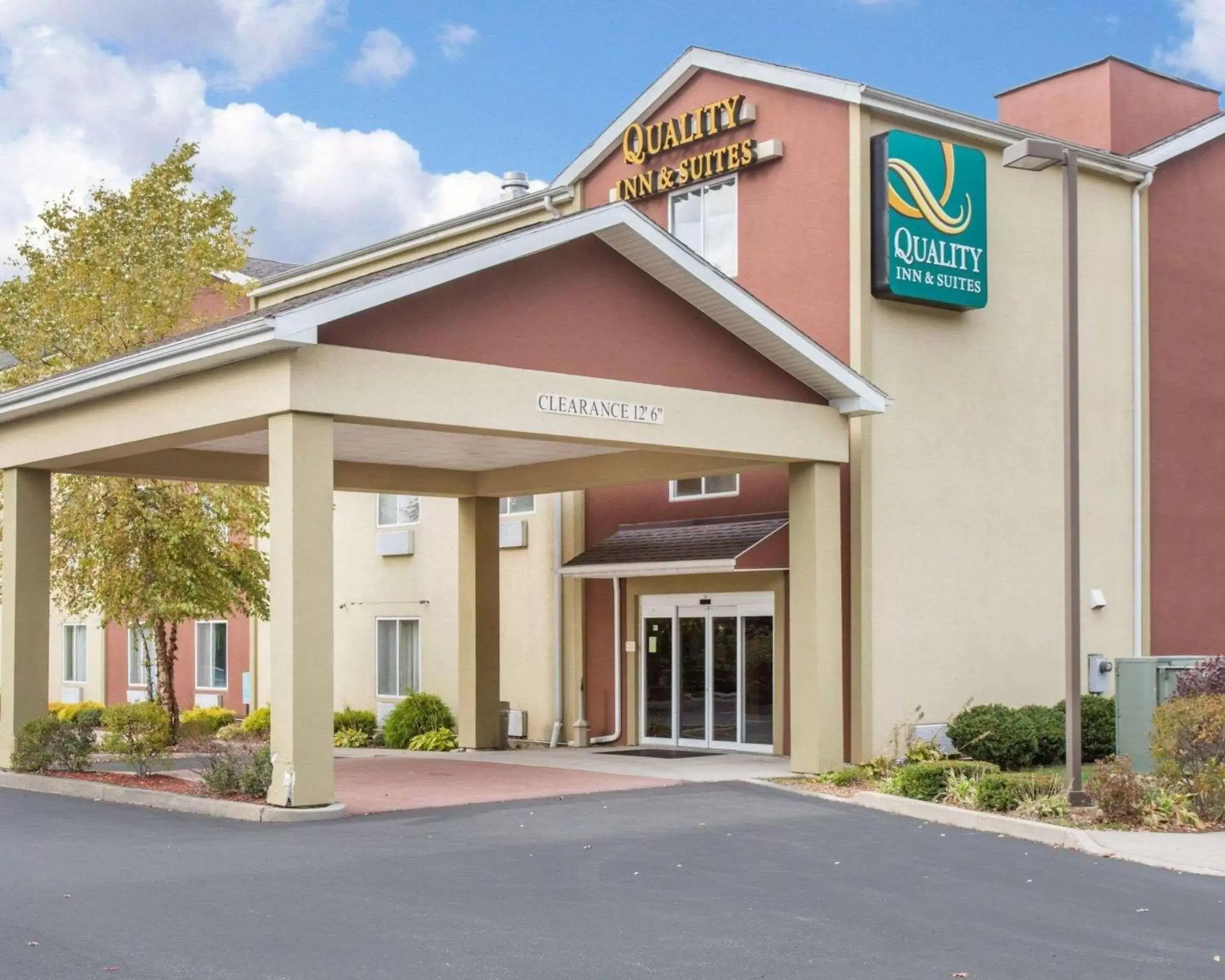 Property building in Quality Inn & Suites Meriden