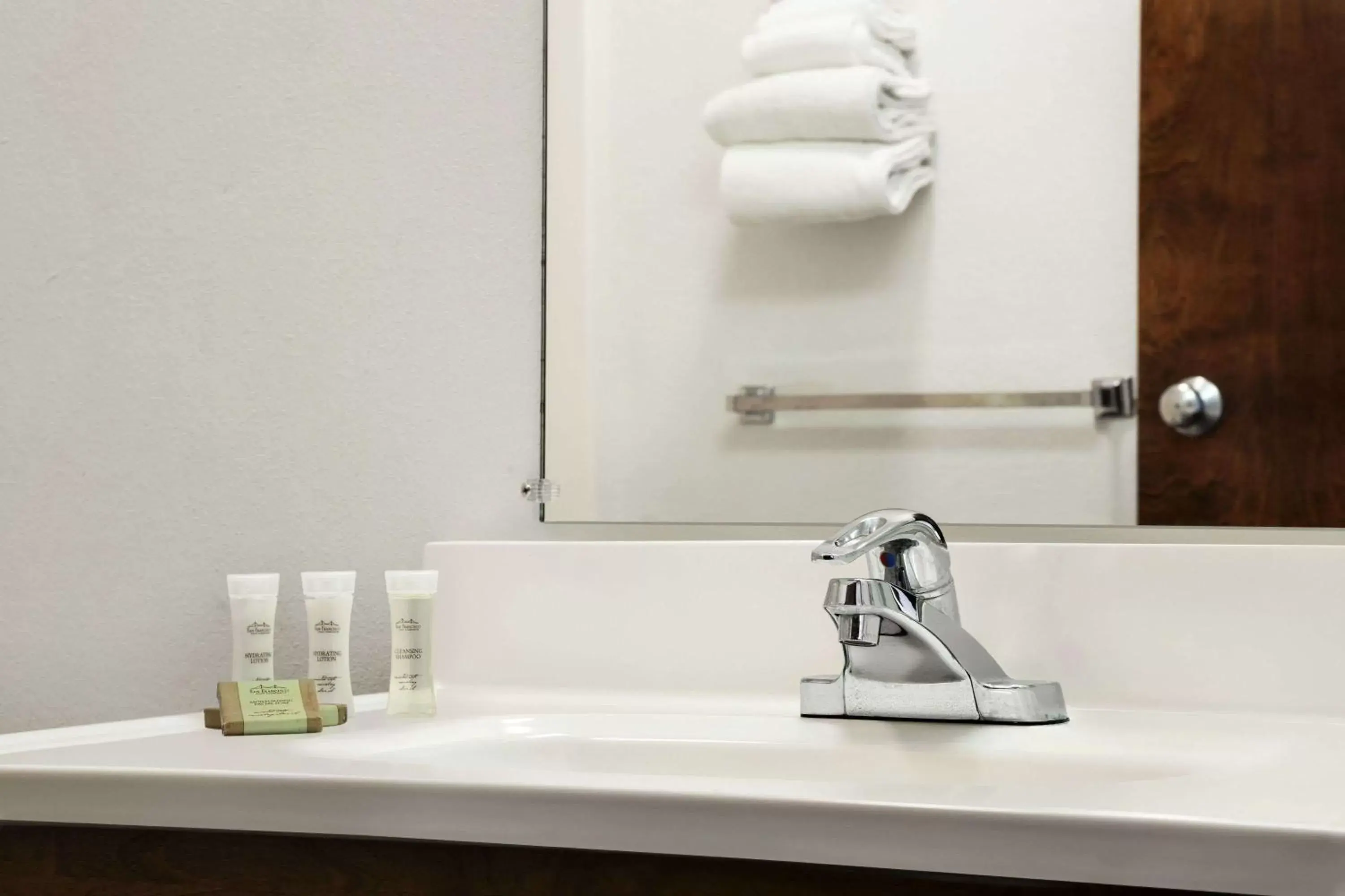 Queen Room with Two Queen Beds - Non-Smoking in Super 8 by Wyndham Bowling Green Queen Room with Two Queen Beds - Non-Smoking in Super 8 by Wyndham Bowling Green