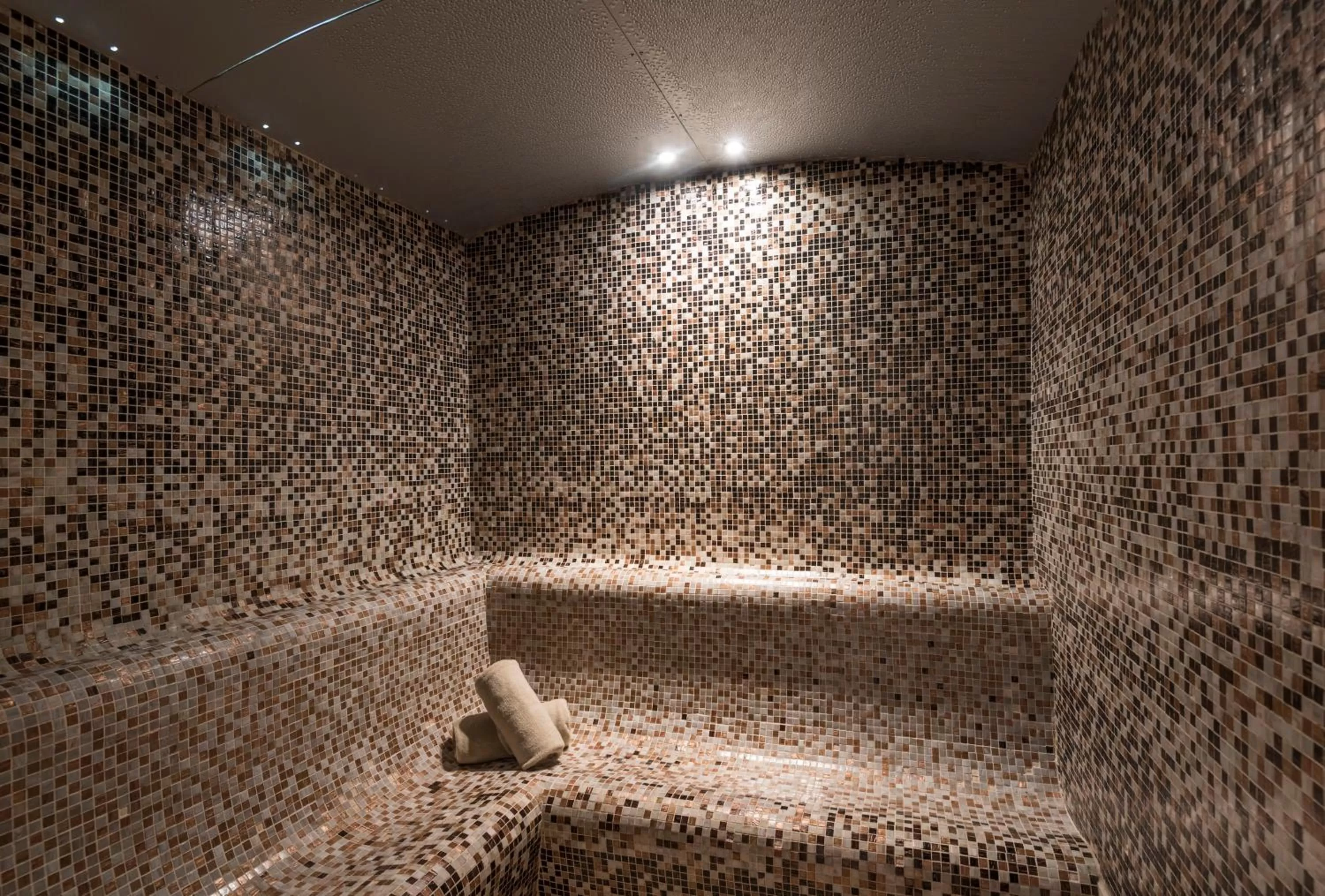 Sauna in No5 Boutique Art Hotel by Mantis