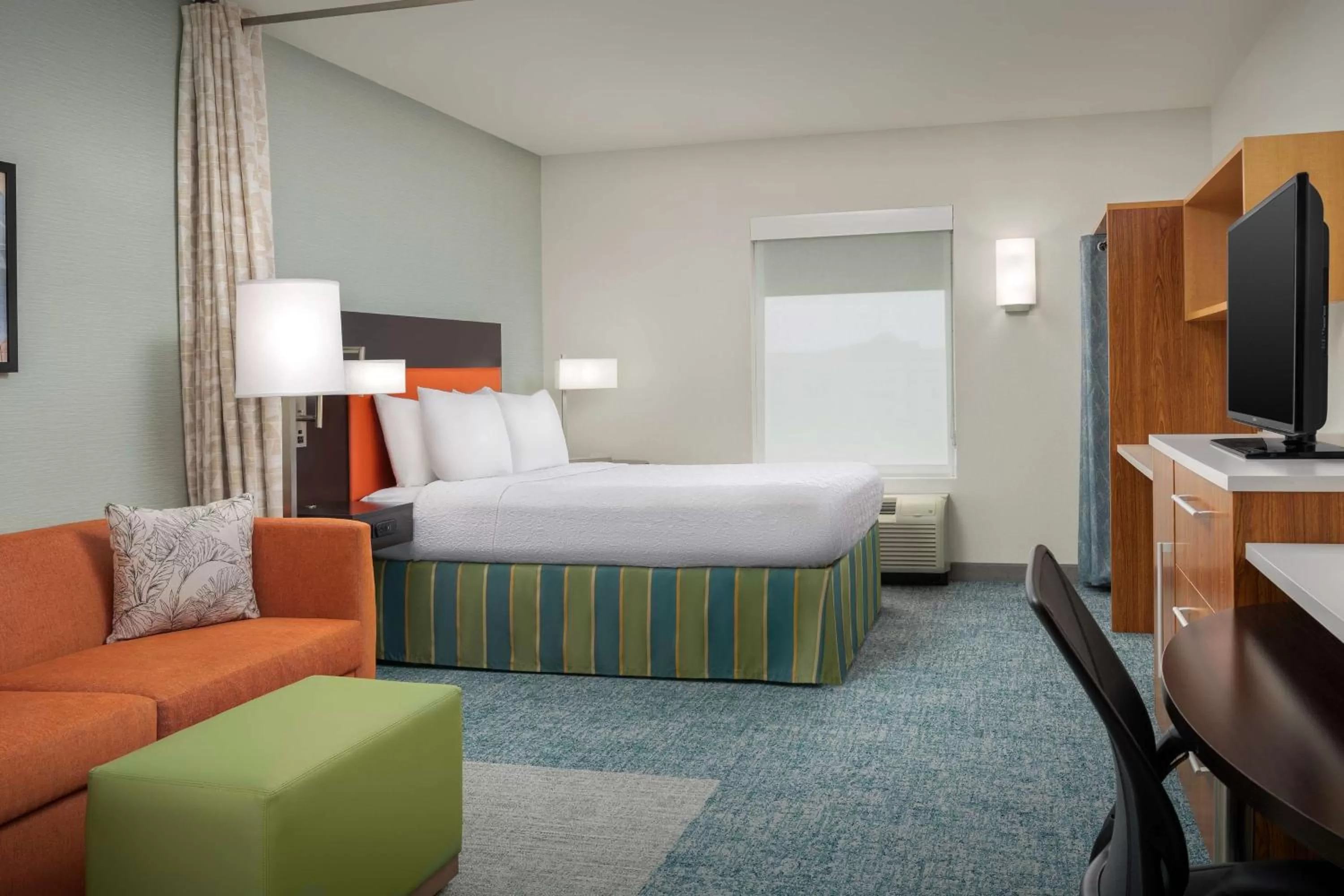 Living room, Bed in Home2 Suites by Hilton Austin Round Rock