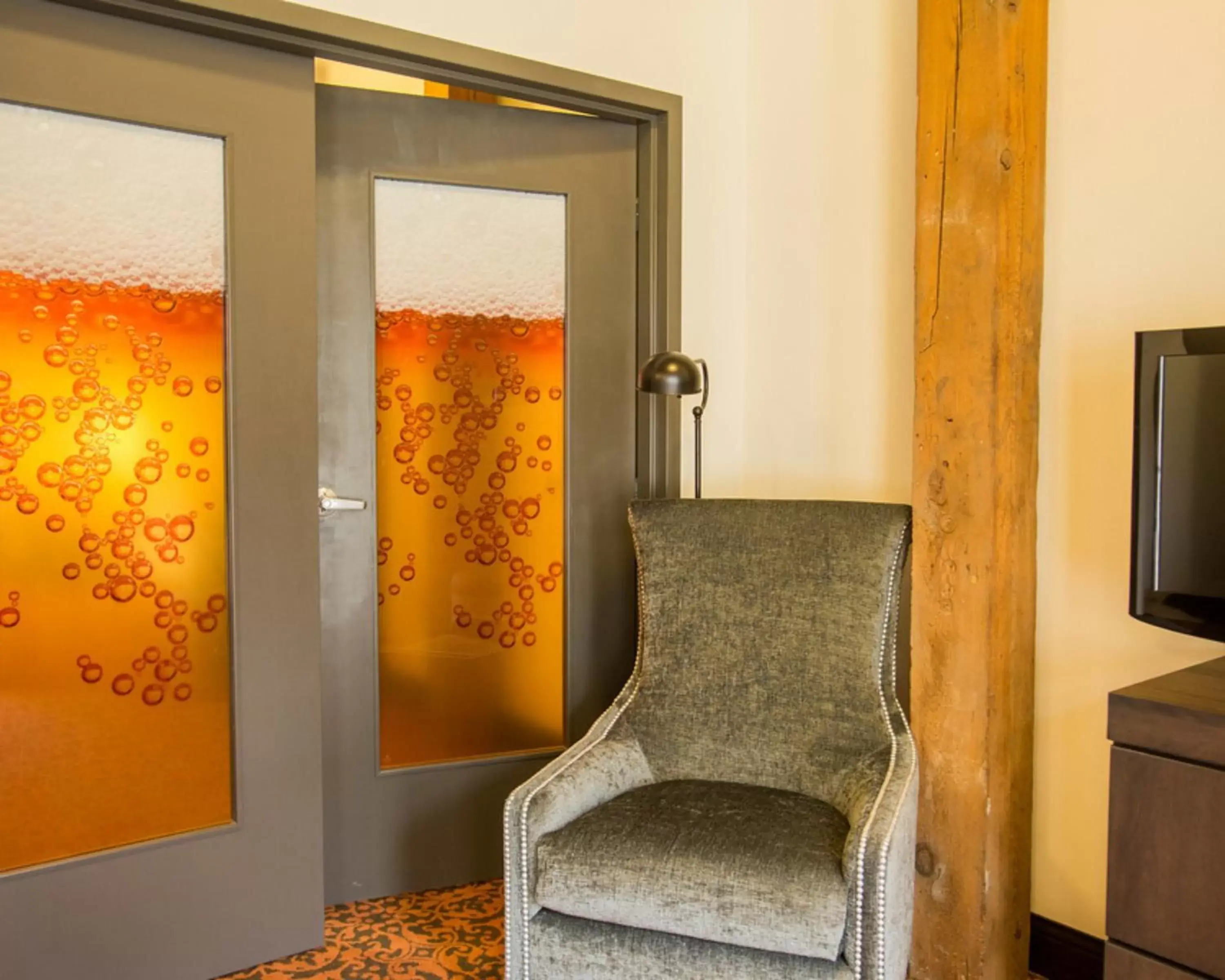 Guests, Seating Area in Brewhouse Inn and Suites