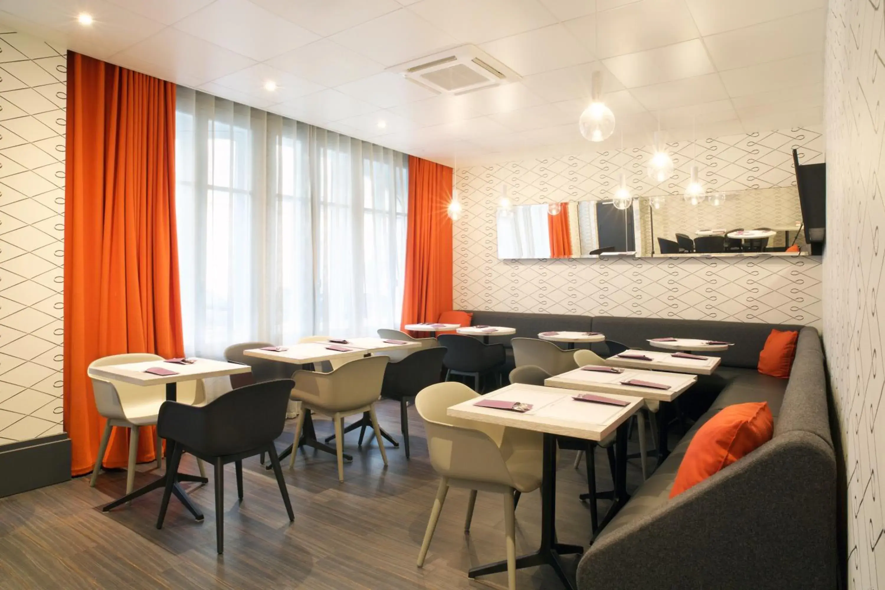 Area and facilities, Restaurant/Places to Eat in Mercure Paris Pigalle Sacre Coeur