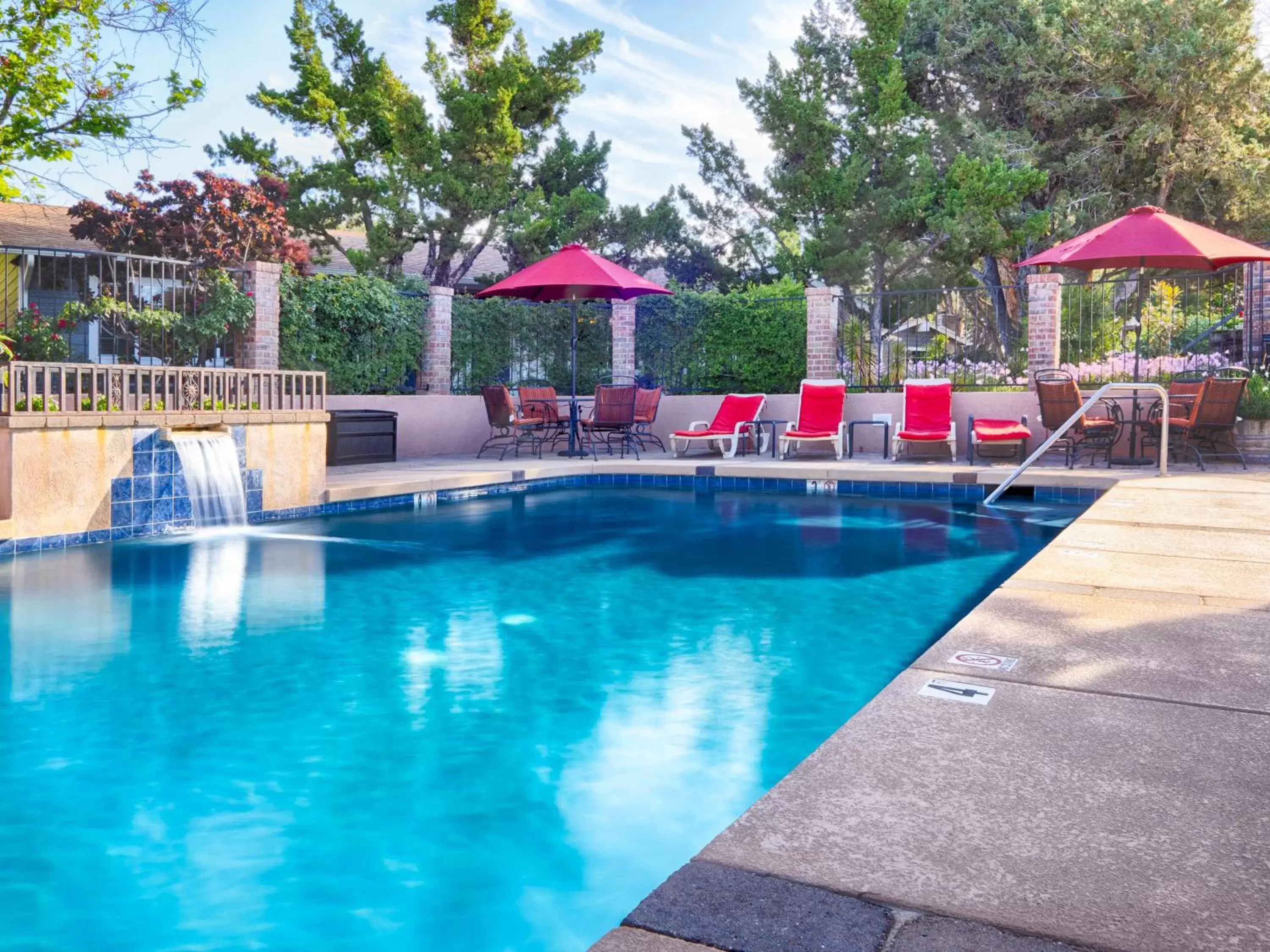 Swimming Pool in Sky Ranch Lodge