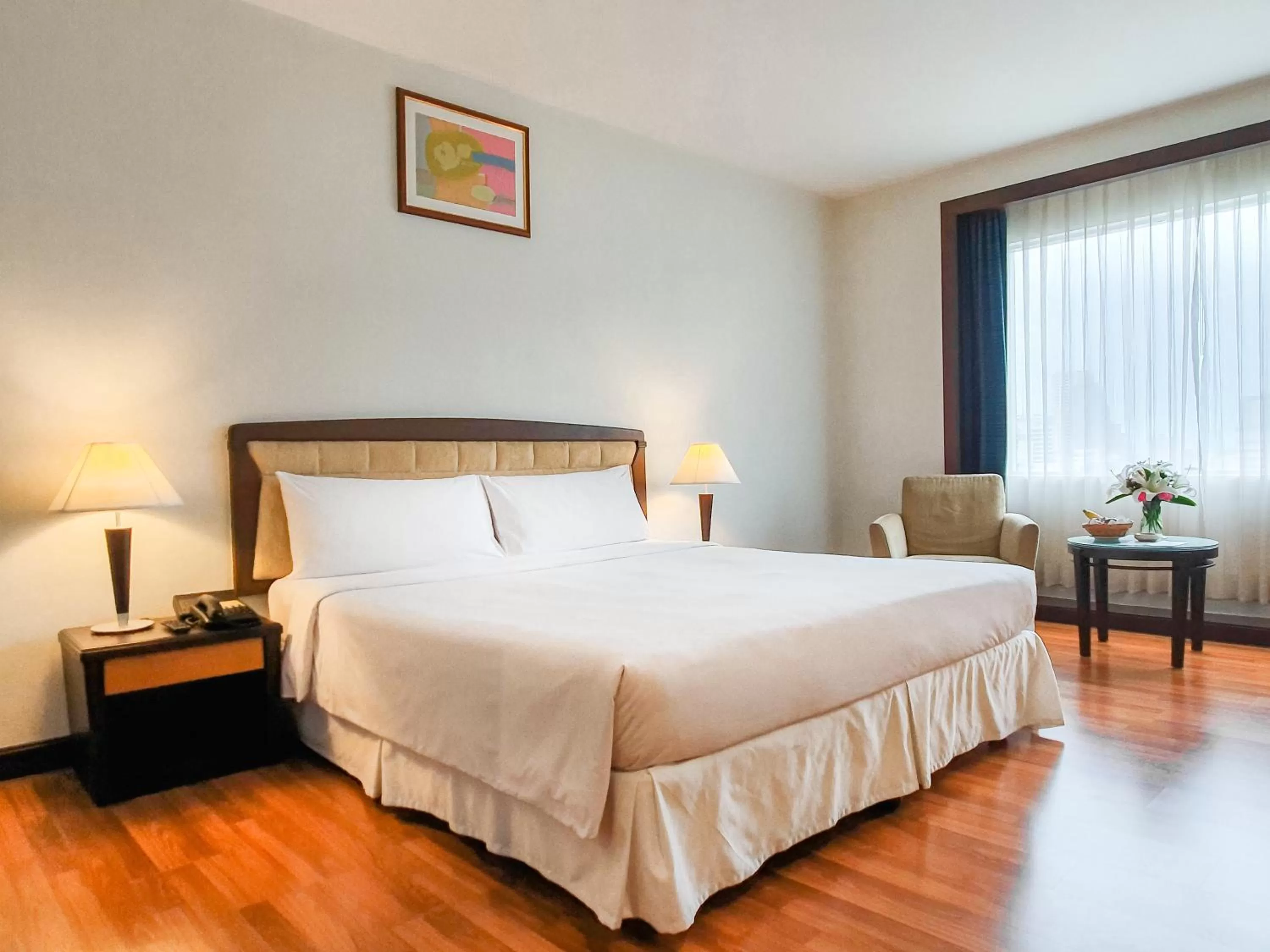 Photo of the whole room, Bed in Zenith Sukhumvit Hotel, Bangkok