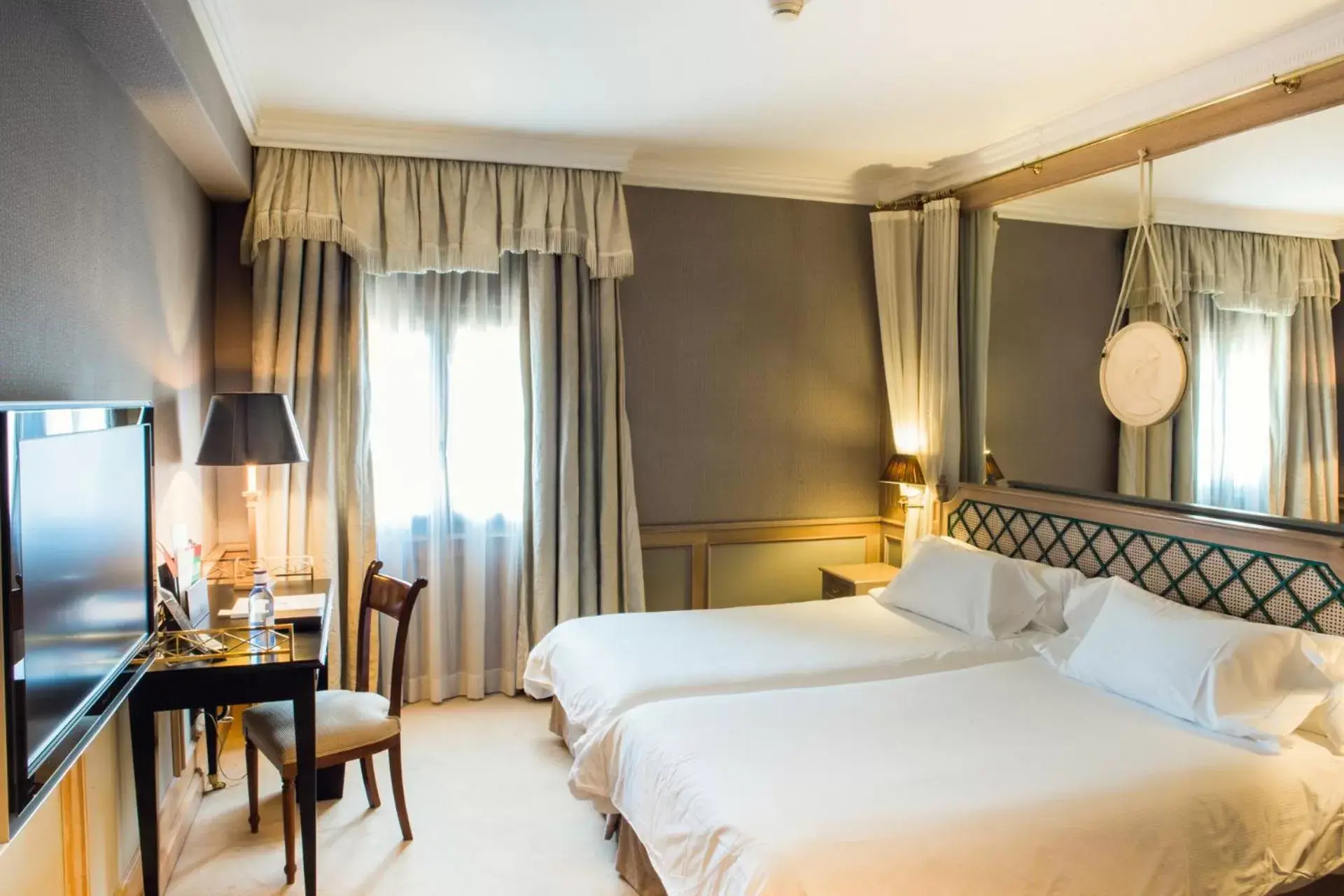 Bedroom, Bed in Hotel Palafox Bedroom, Bed in Hotel Palafox