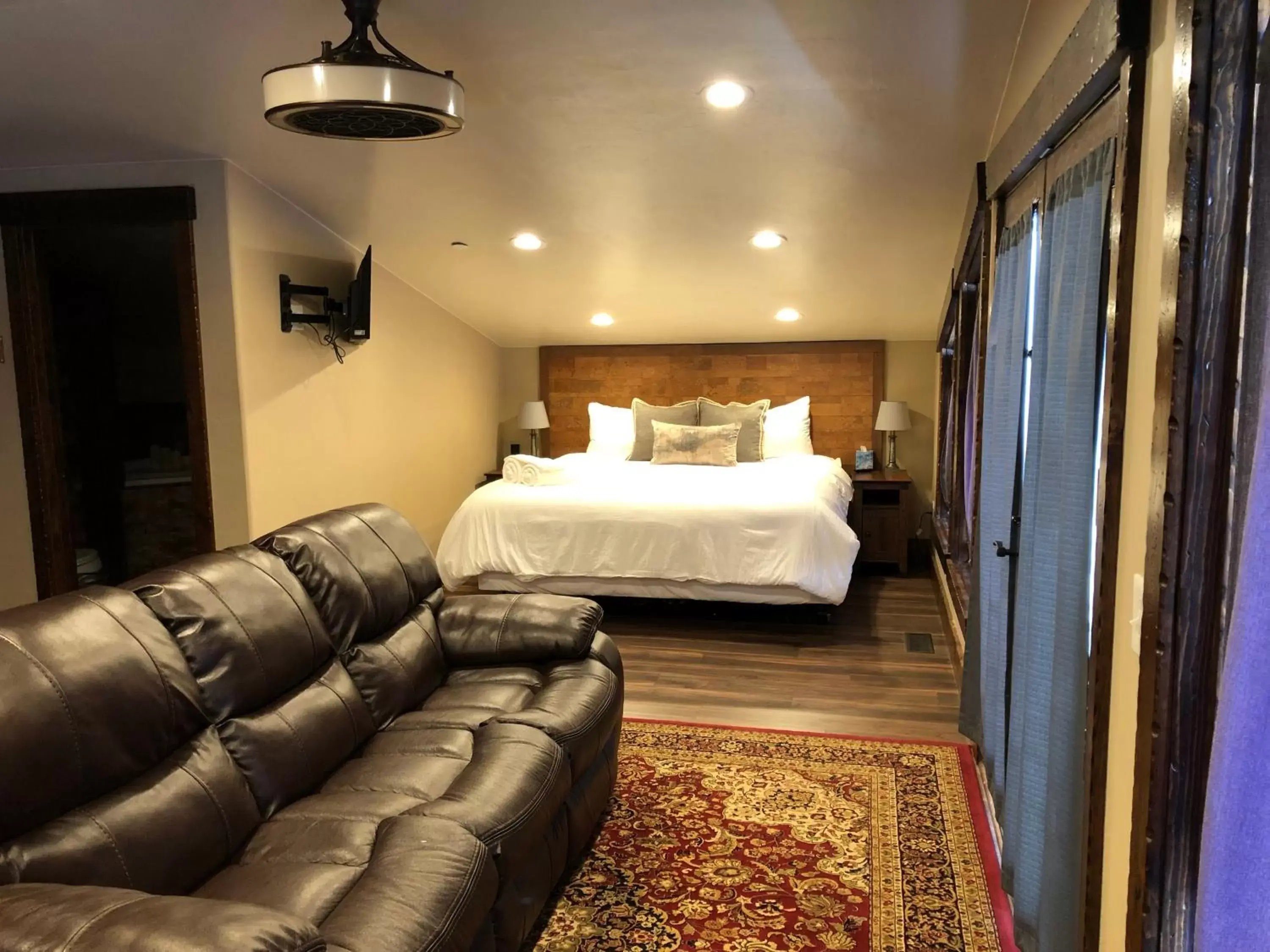 Bedroom, Bed in Zion Cliff Lodge