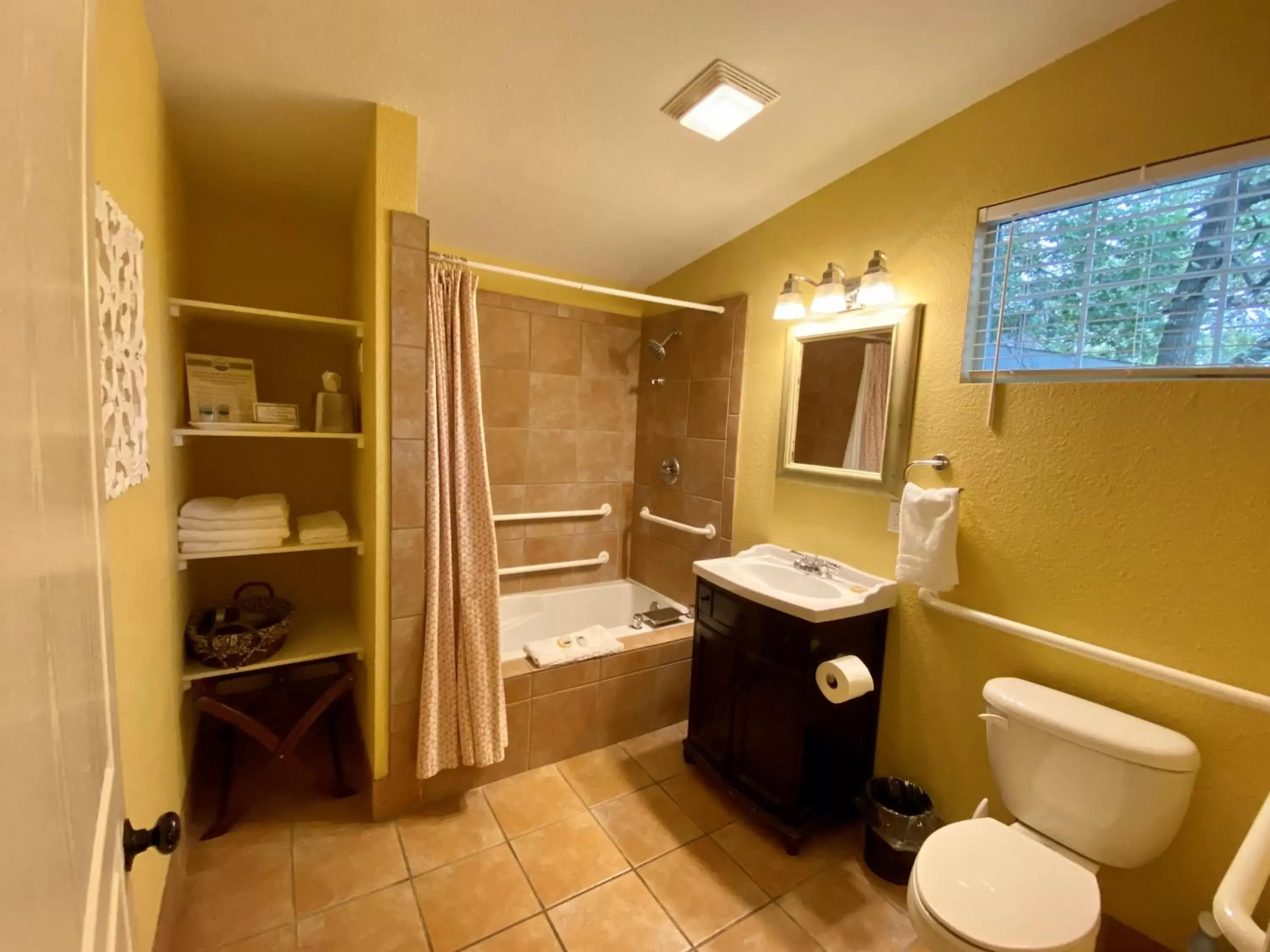 Bathroom in Comal Inn