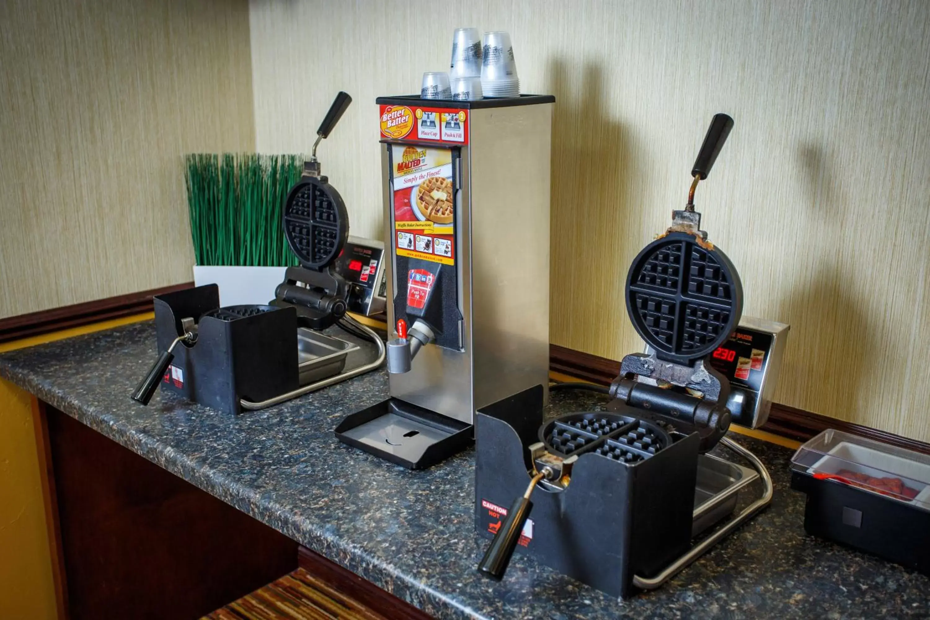 Food and drinks, Fitness Center/Facilities in Hotel J Green Bay