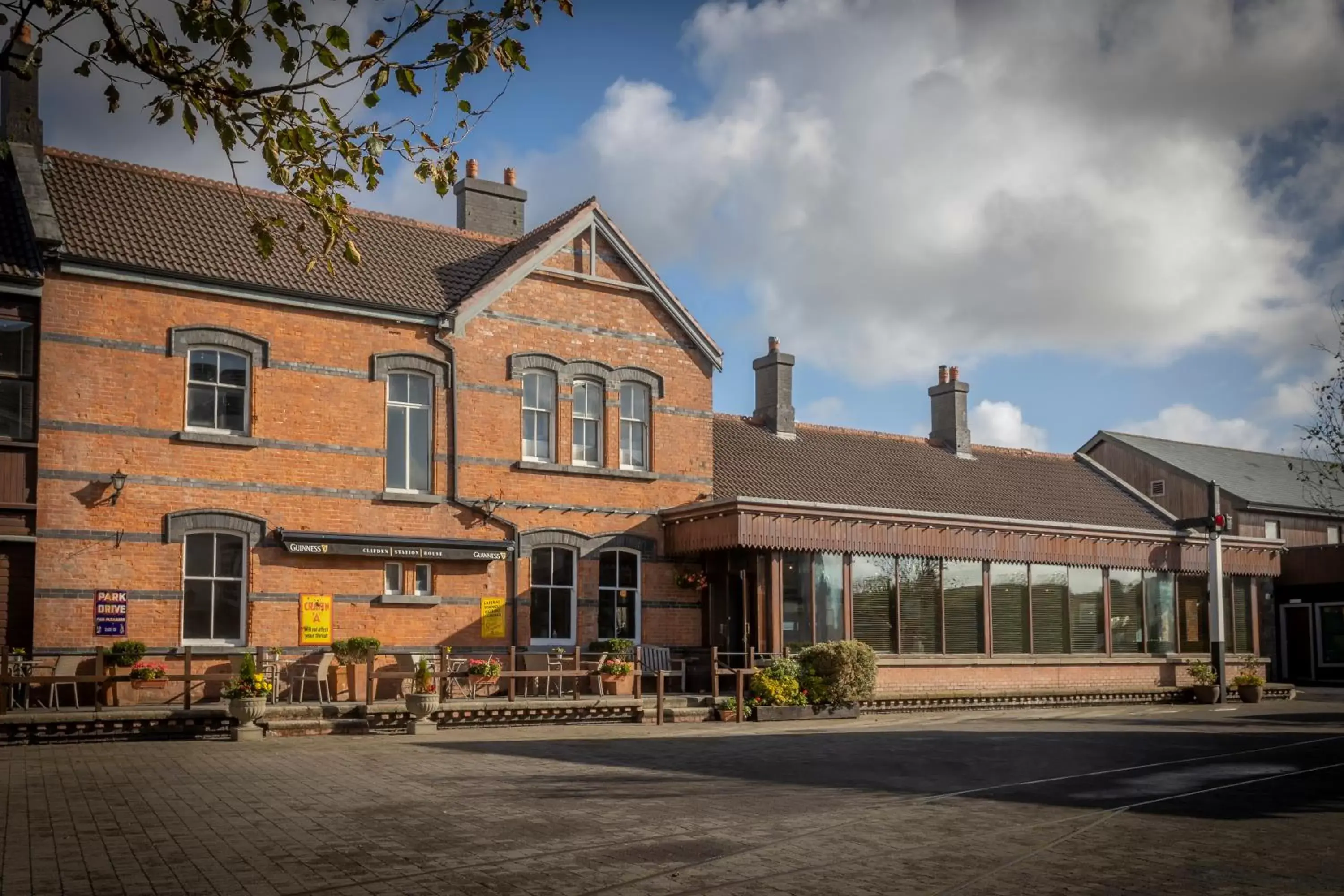 Restaurant/places to eat, Property Building in Clifden Station House Hotel