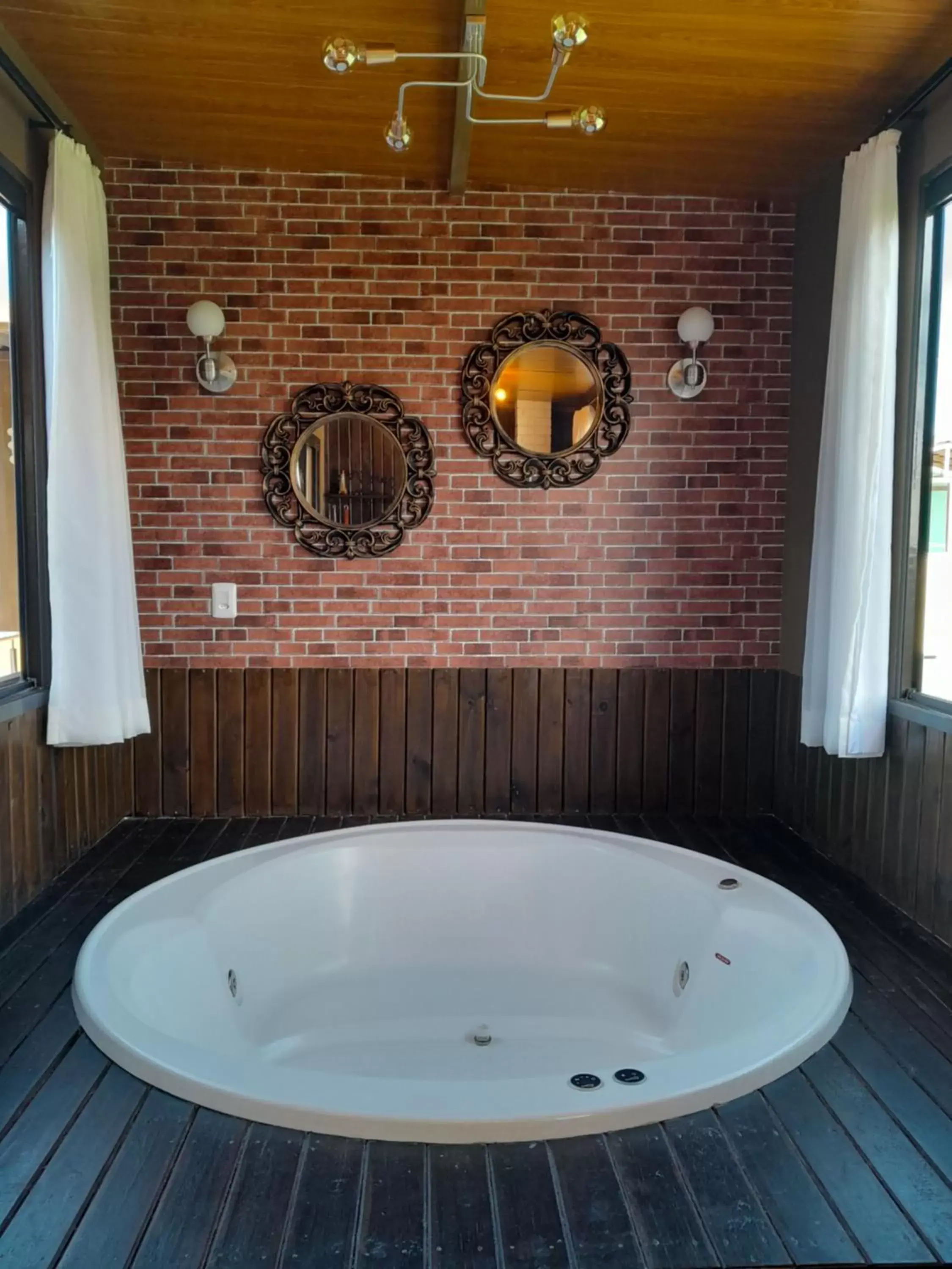Hot Tub, Bathroom in Pousada Recanto do Aconchego