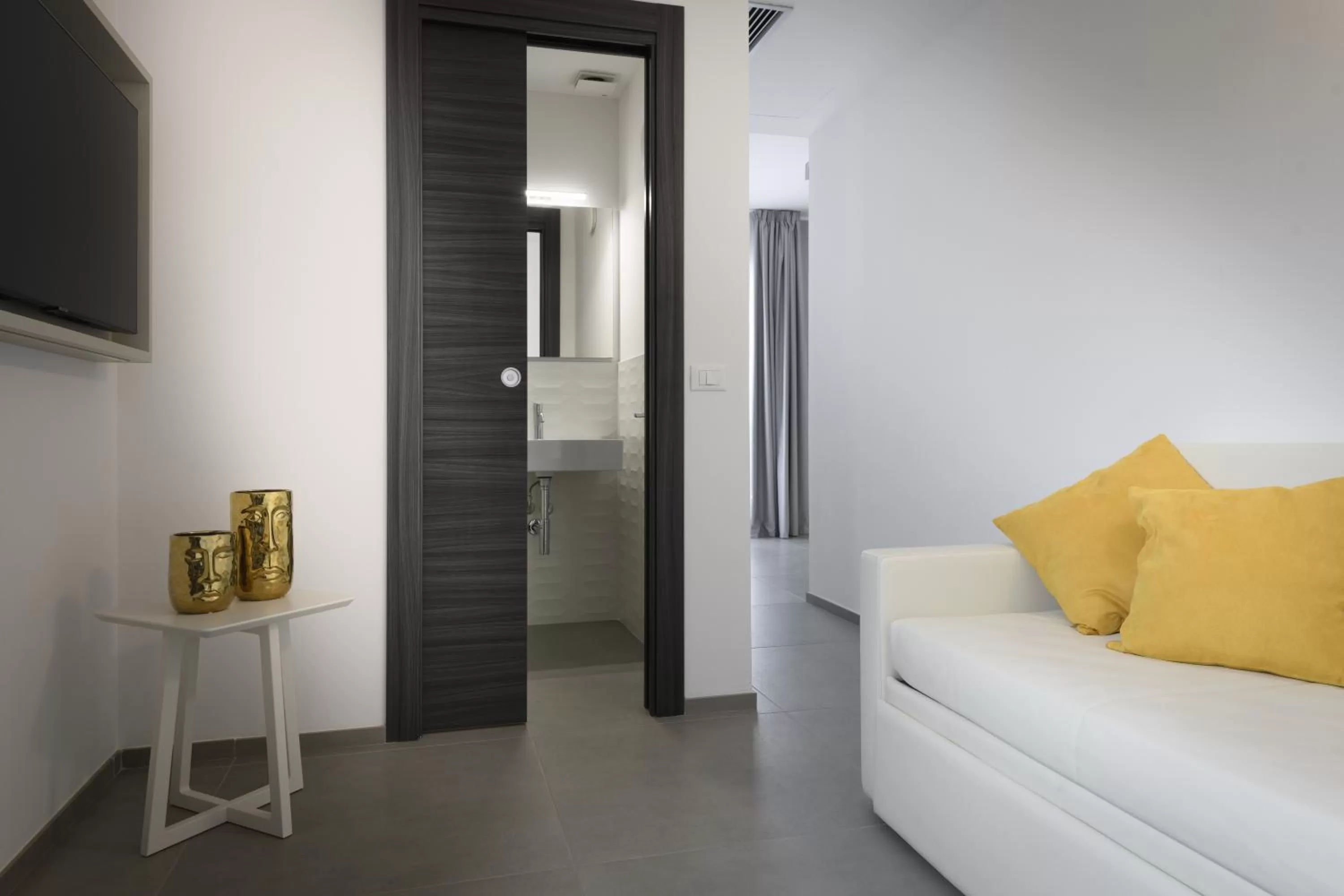 Bed in Resort La Battigia Beach & Spa