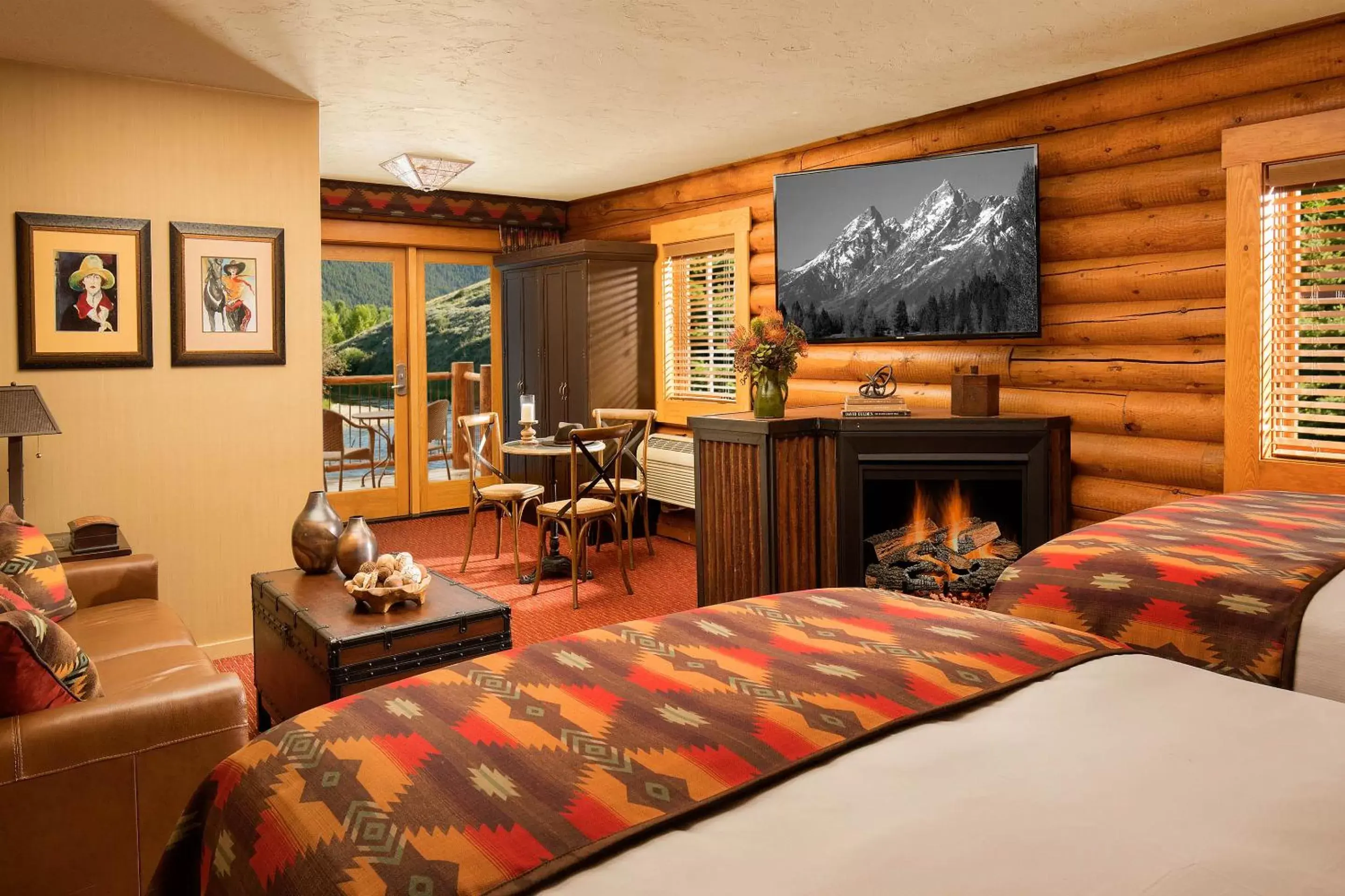 Bed, TV/Entertainment Center in Rustic Inn Creekside