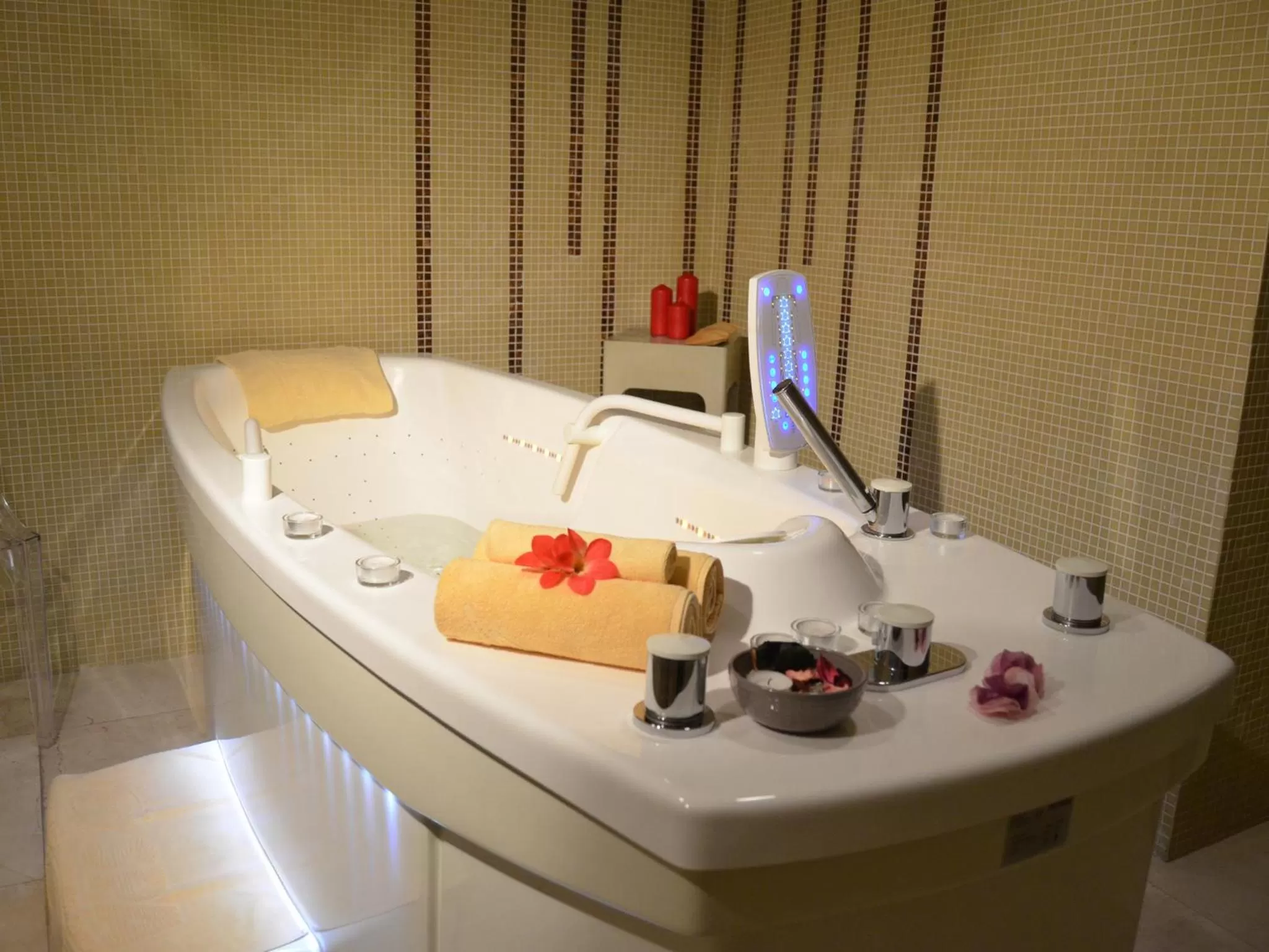 Hot Spring Bath in Beatriz Toledo Auditorium & Spa