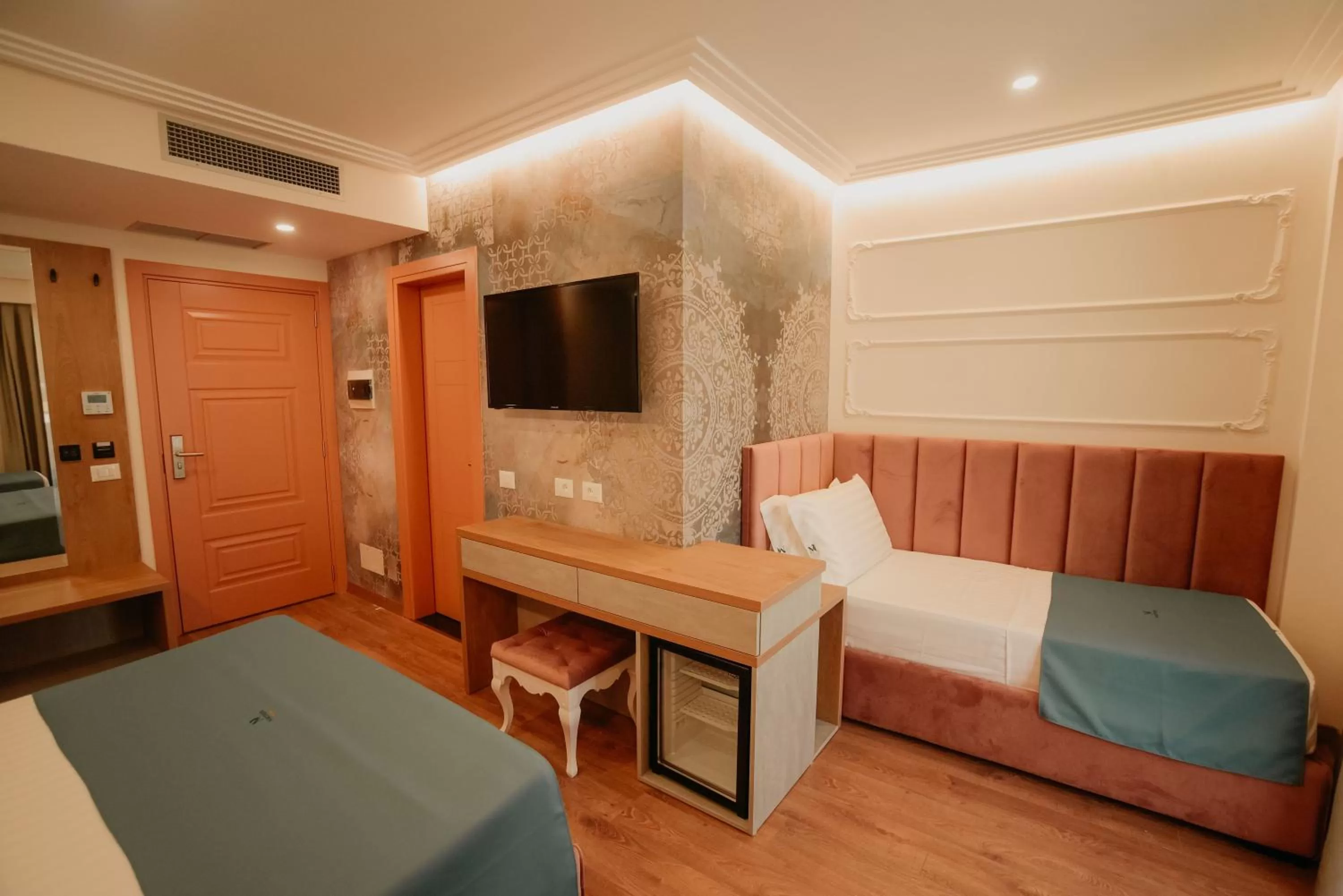 Communal lounge/ TV room in Martiness Hotel Durres