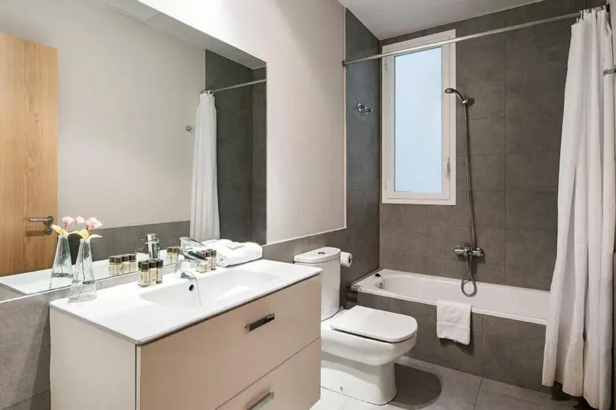 Bathroom in Arago312 Apartments