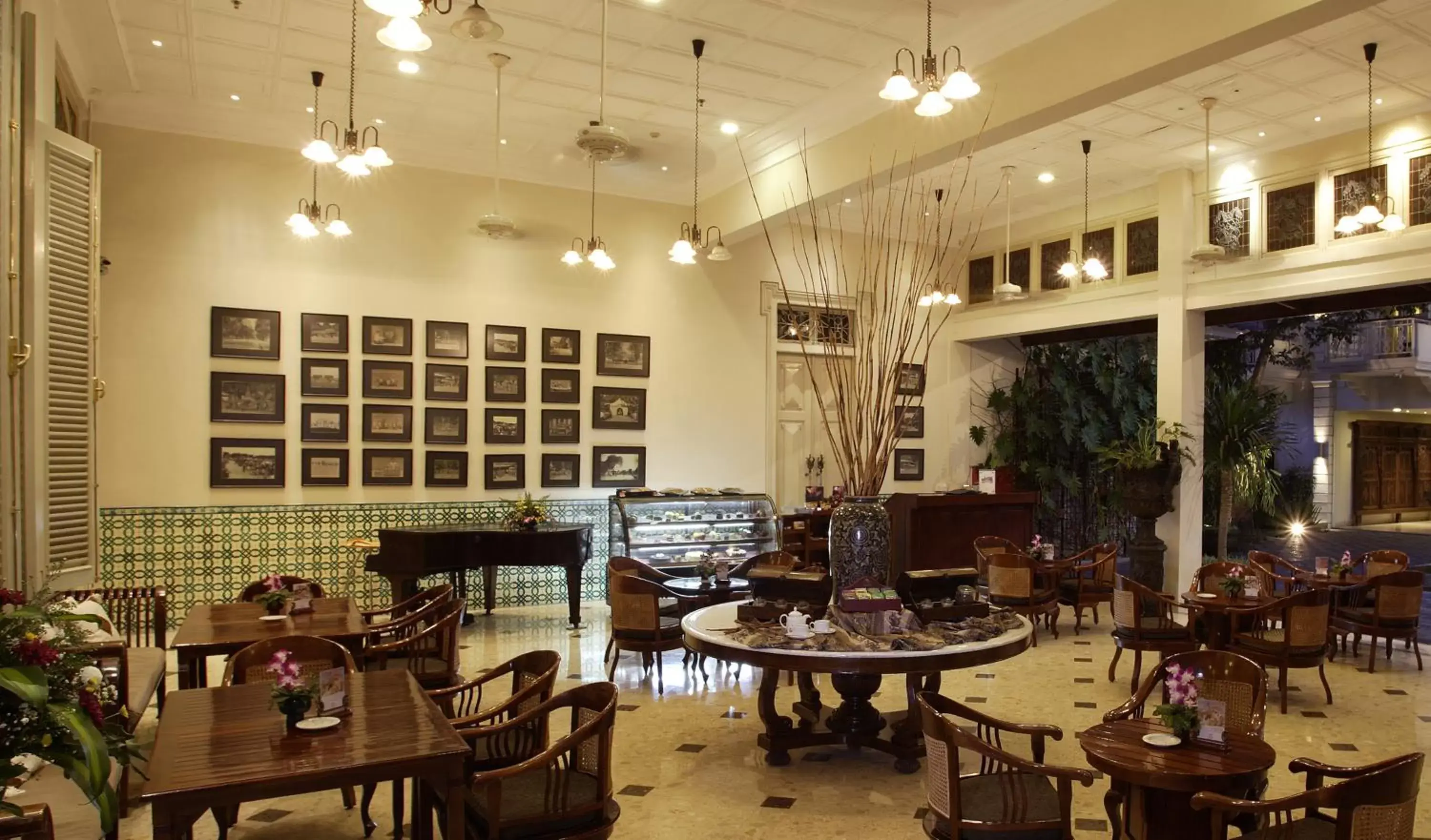 Restaurant/Places to Eat in The Phoenix Hotel Yogyakarta - MGallery Collection