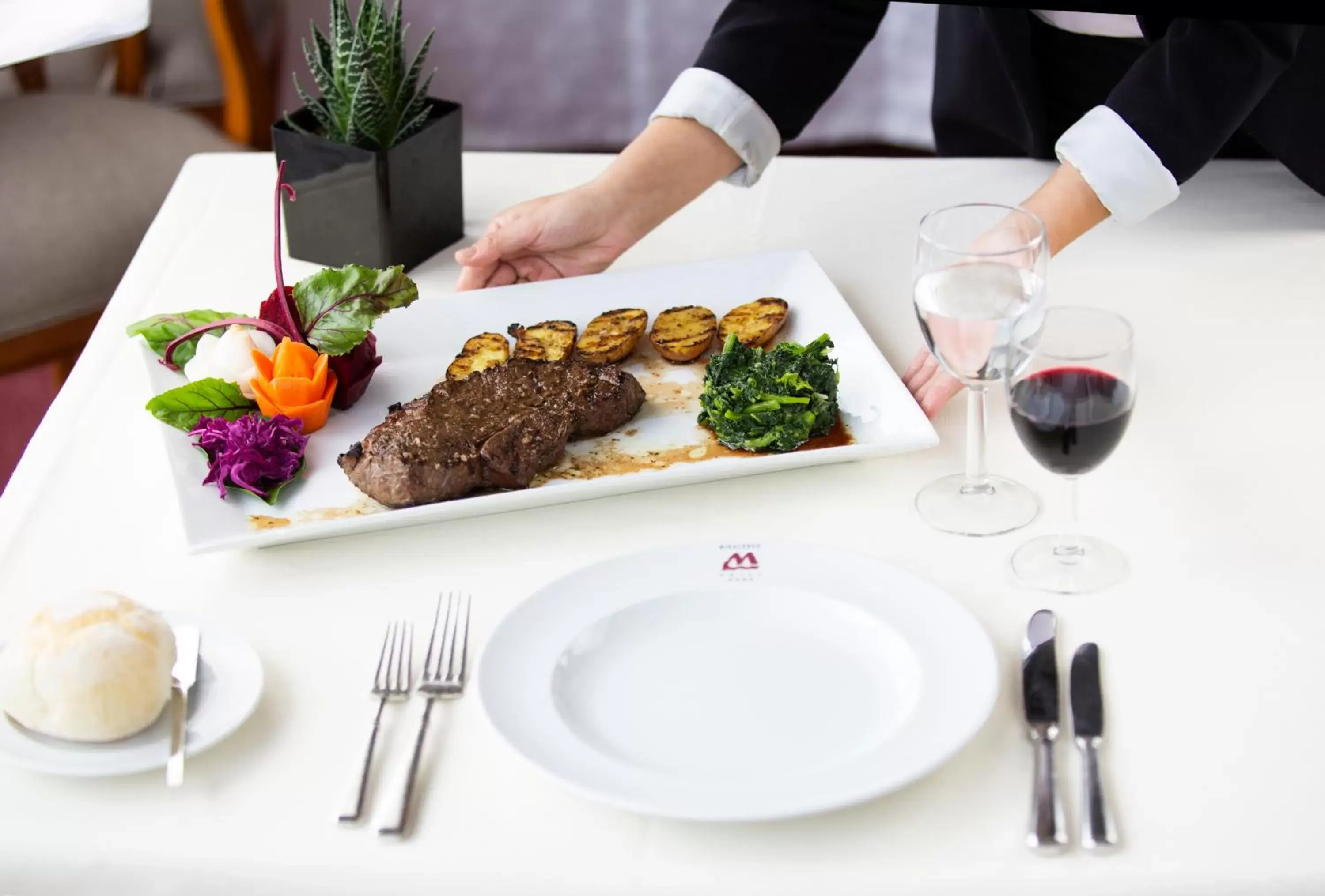 Restaurant/places to eat in Hotel Miracorgo Restaurant/places to eat in Hotel Miracorgo