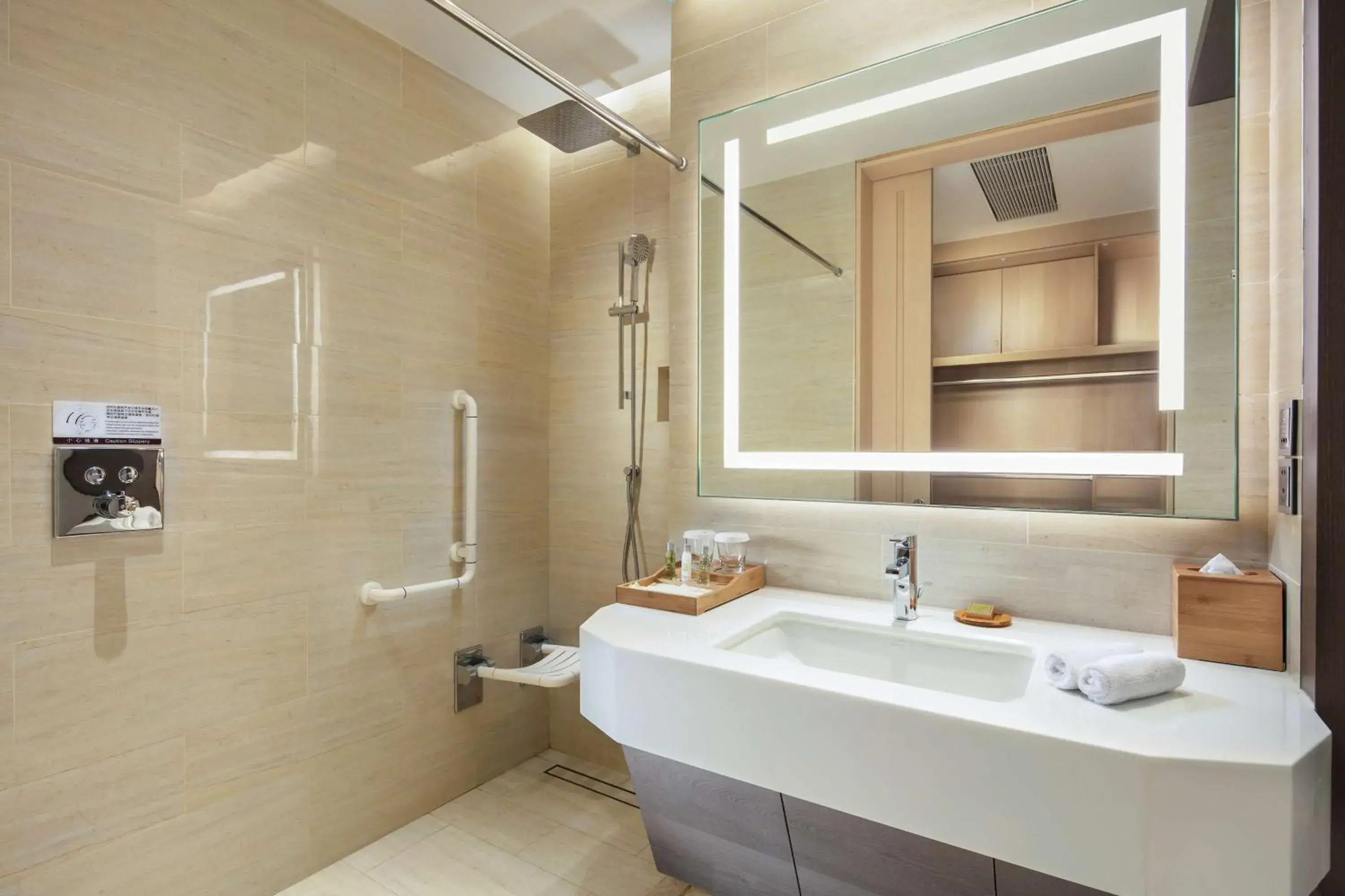 Bathroom in Hilton Garden Inn Shanghai Hongqiao