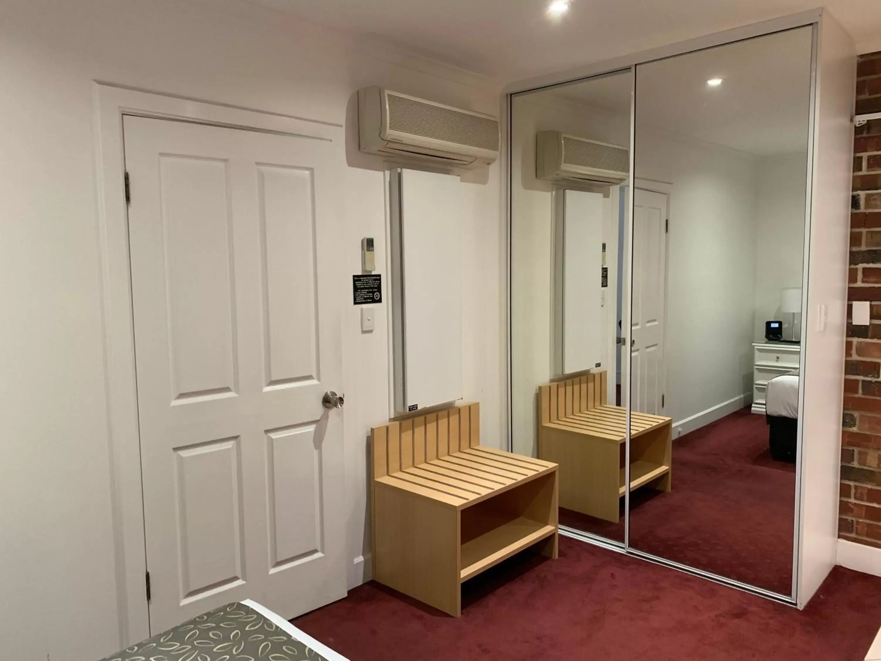 Bedroom, Seating Area in Ensenada Motor Inn and Suites