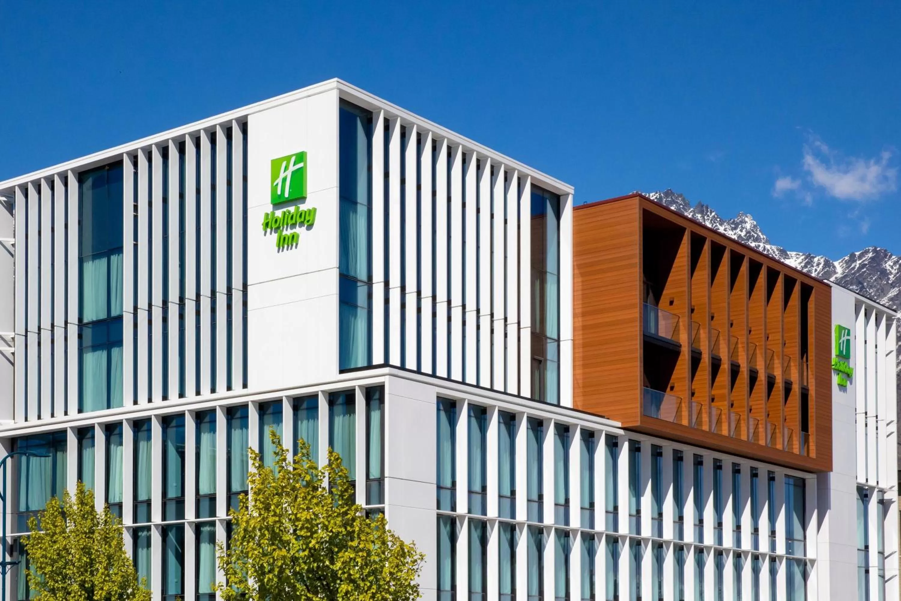 Property building in Holiday Inn Queenstown Remarkables Park