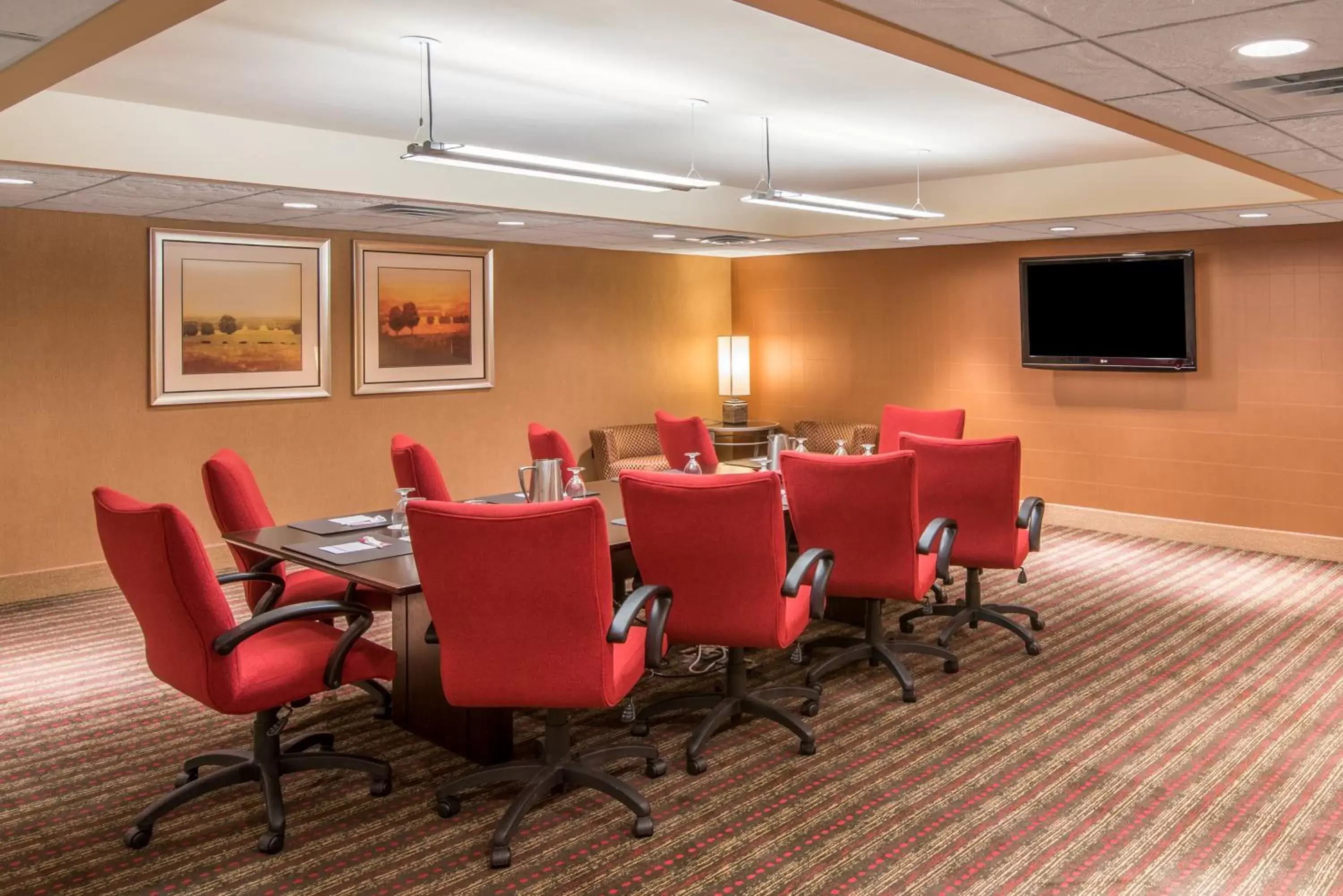 Meeting/conference room in Crowne Plaza Indianapolis-Airport, an IHG Hotel