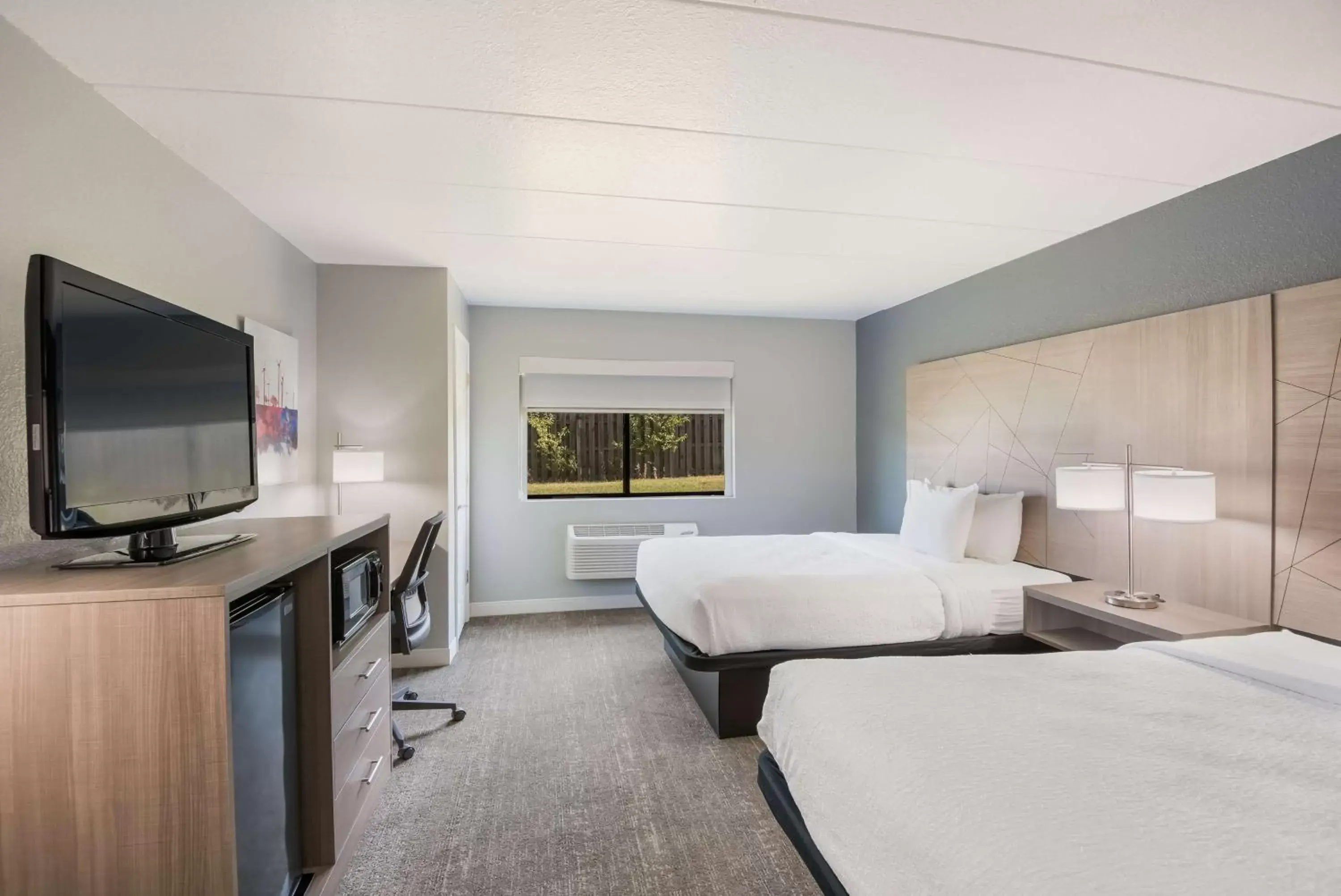 Queen Room with Two Queen Beds in Best Western Fort Wayne I-69 North Queen Room with Two Queen Beds in Best Western Fort Wayne I-69 North