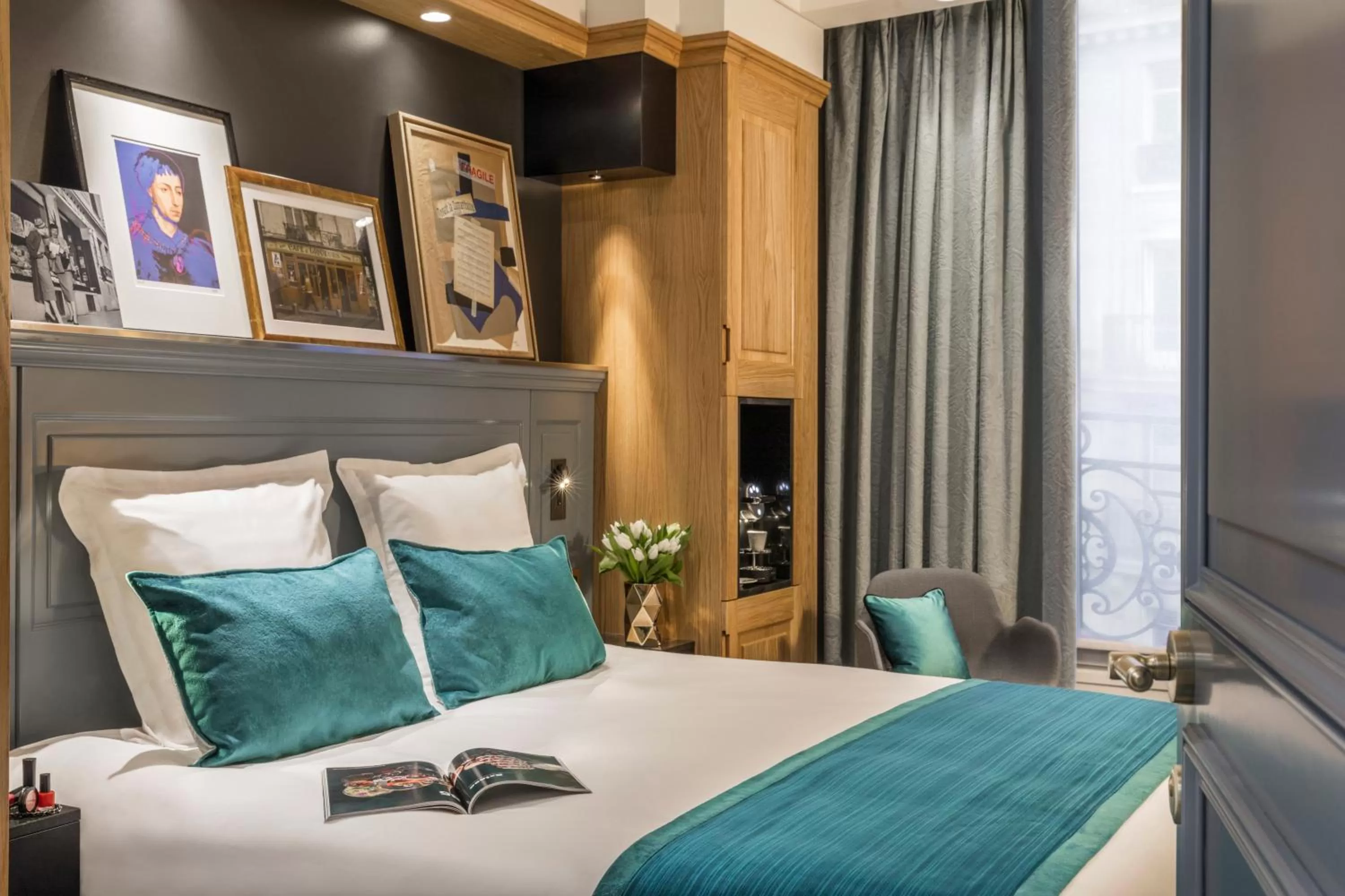 Bed in Hotel Ducs de Bourgogne