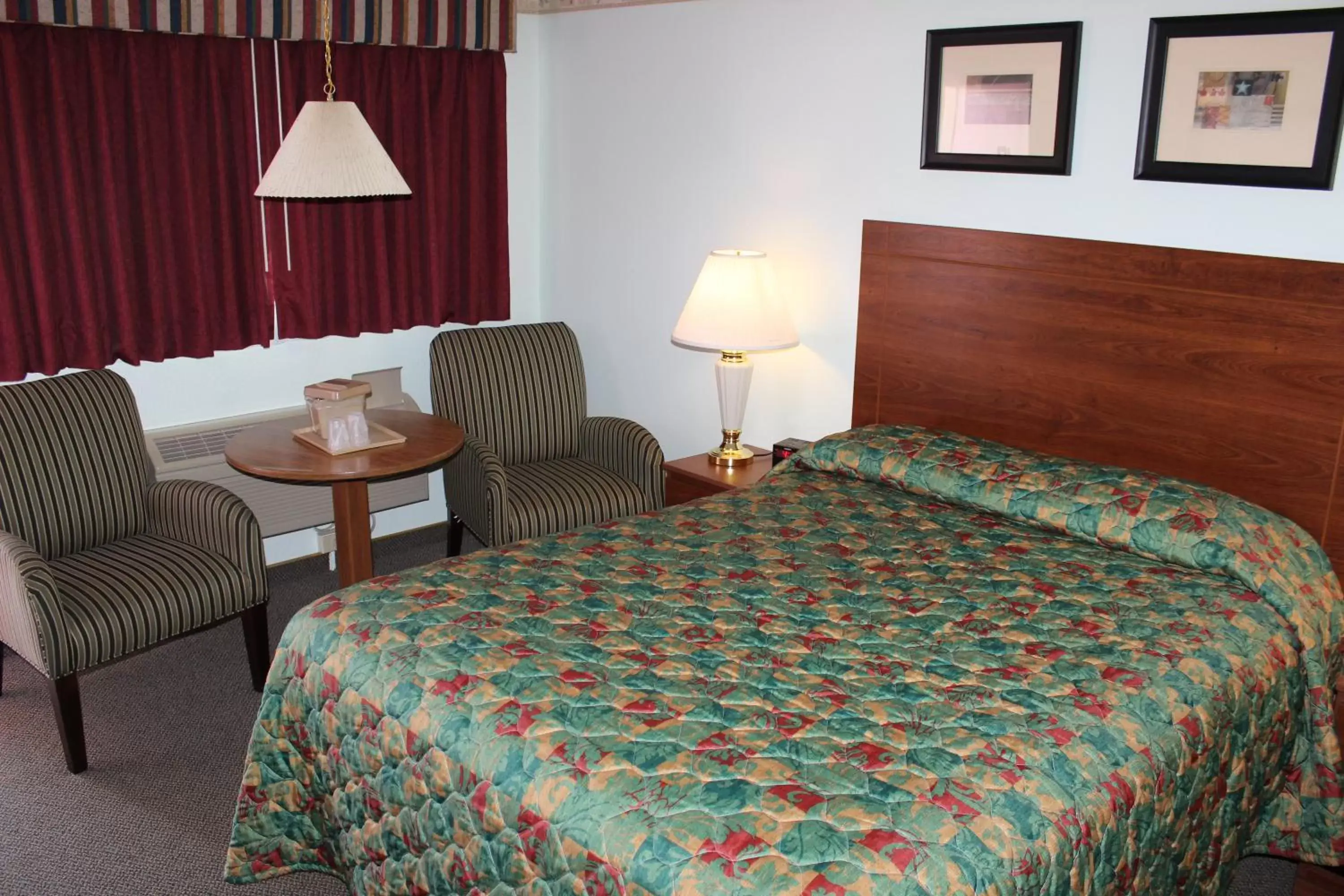 Bed in Safari Inn