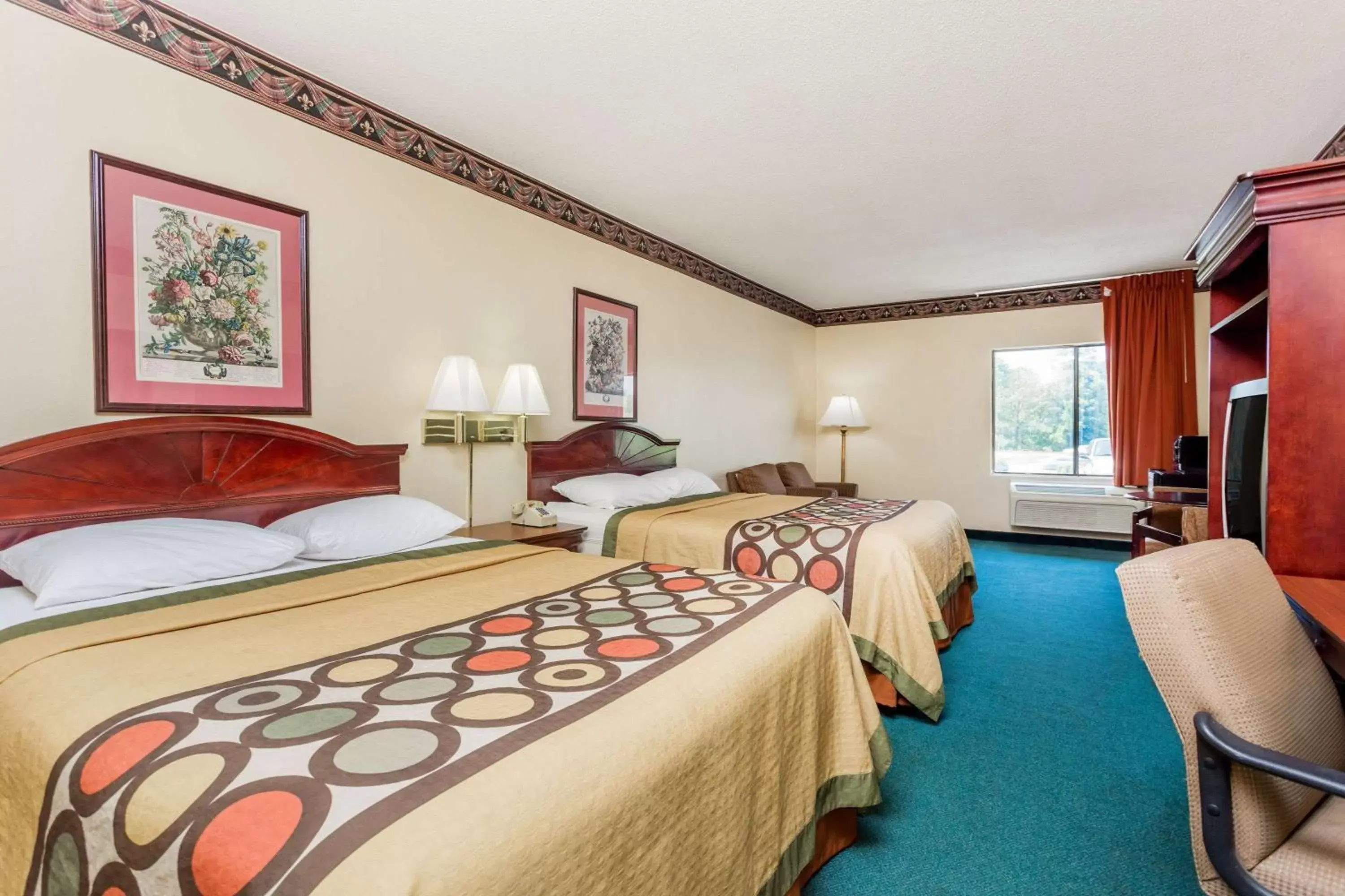 Photo of the whole room, Bed in Super 8 by Wyndham Piedmont Greenville Area