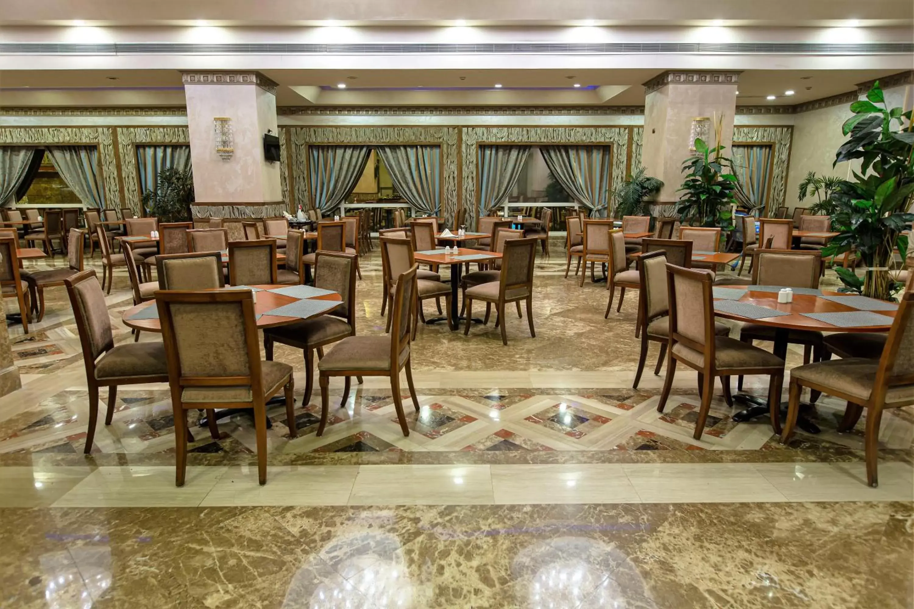 Restaurant/places to eat in Triumph Plaza Hotel Restaurant/places to eat in Triumph Plaza Hotel