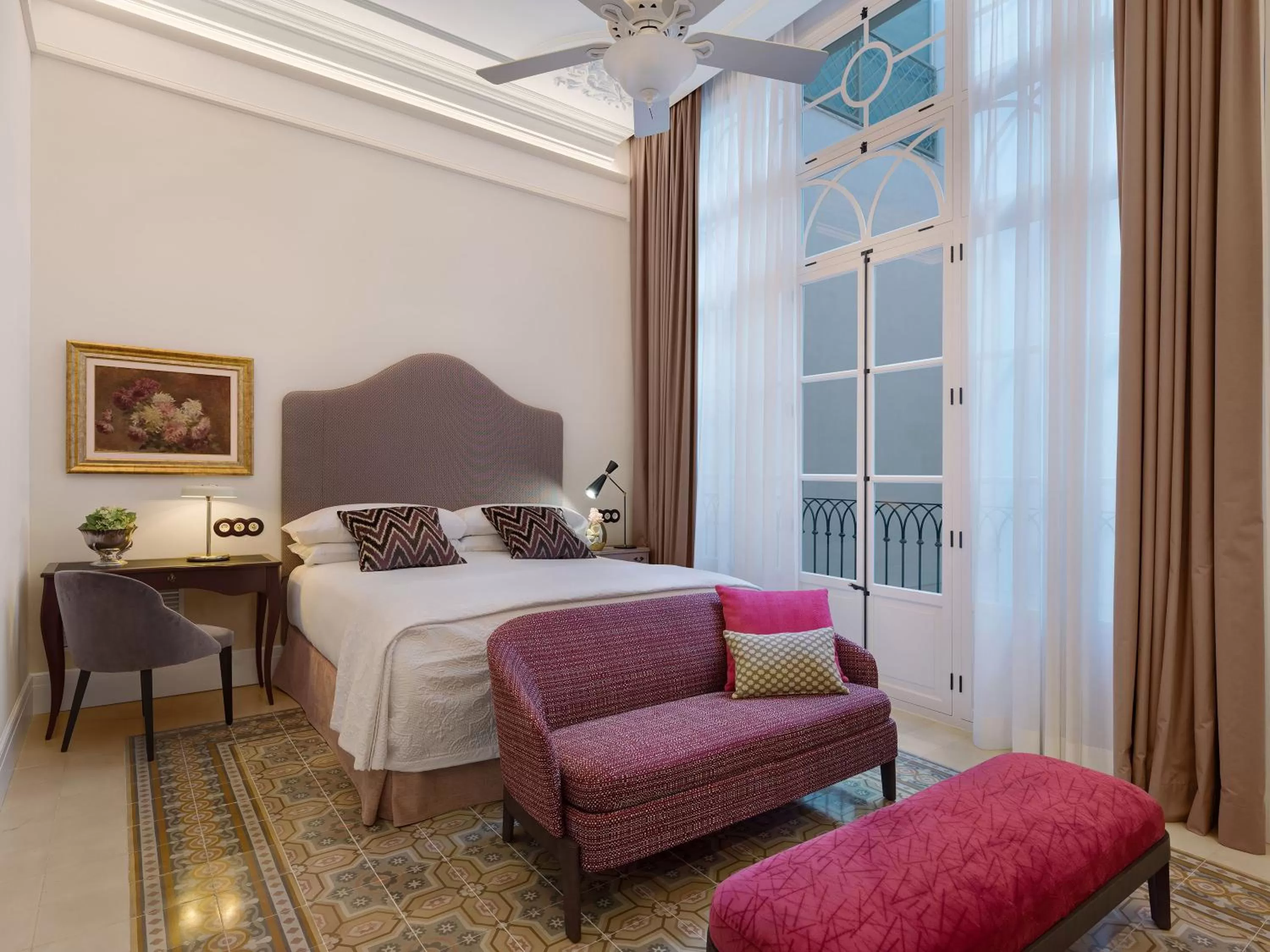 Bed in Hotel Gloria de Sant Jaume