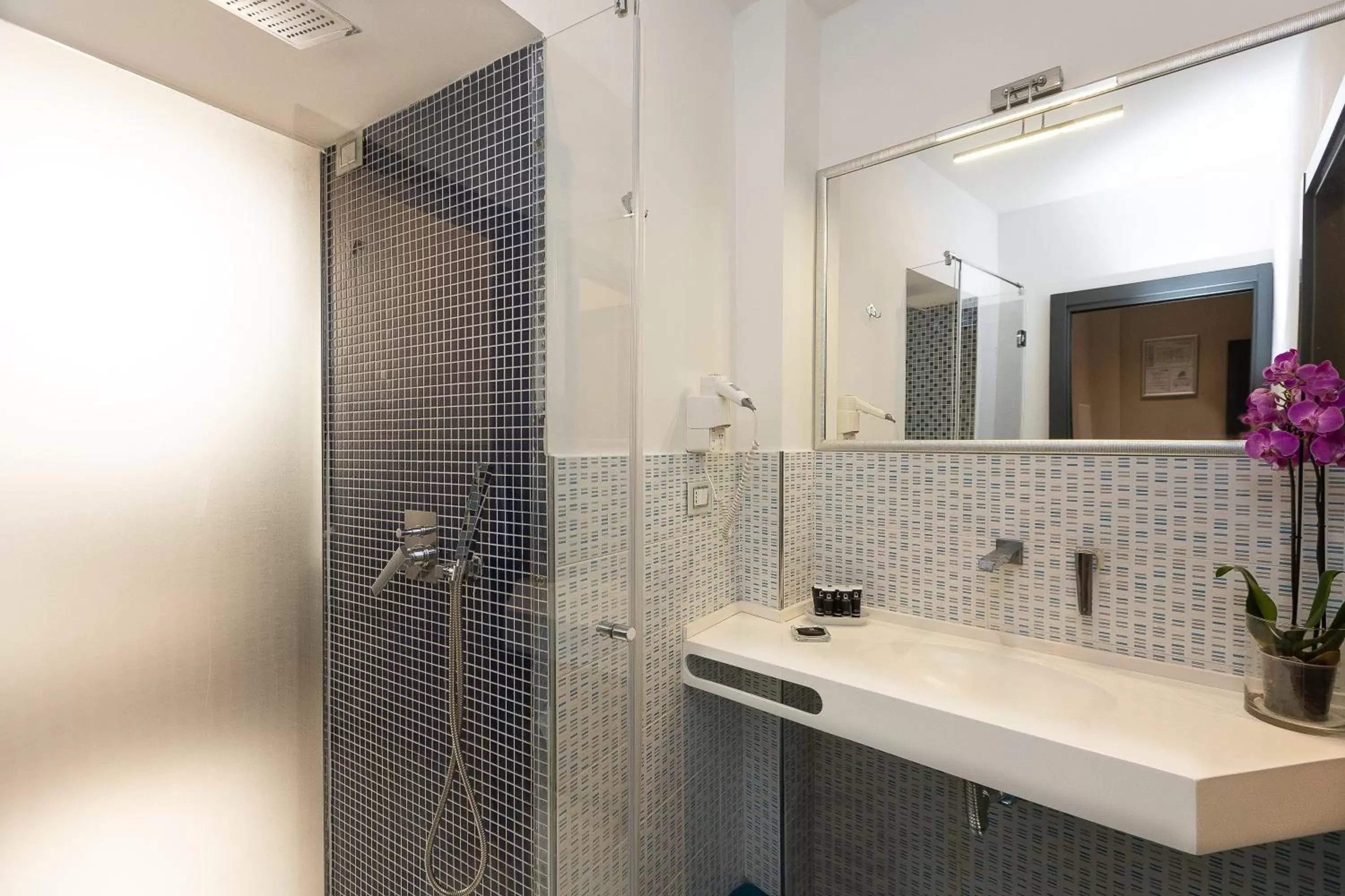 Bathroom in Hotel Castellino Roma