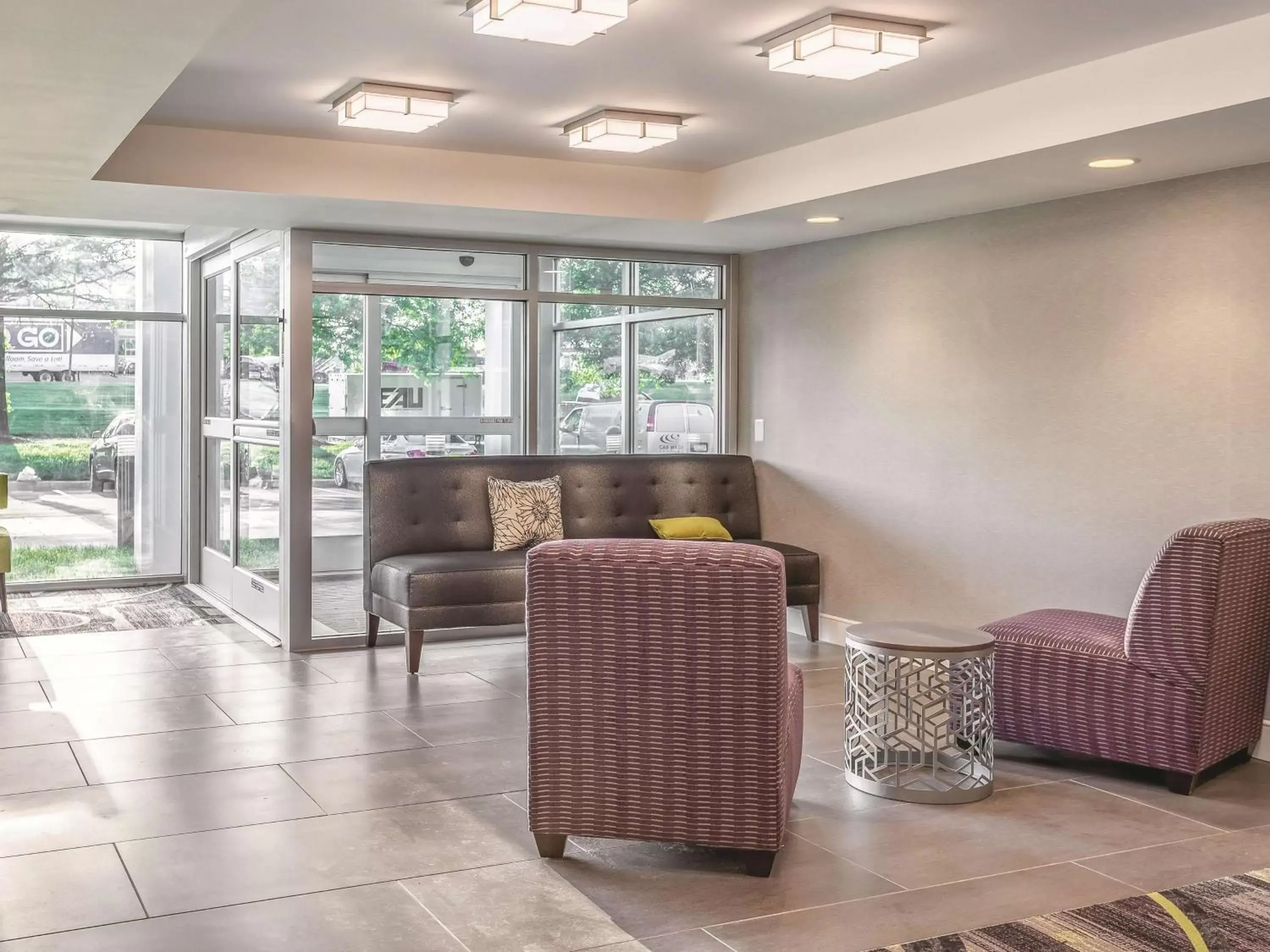 Lobby or reception, Seating Area in La Quinta by Wyndham Columbia / Fort Meade