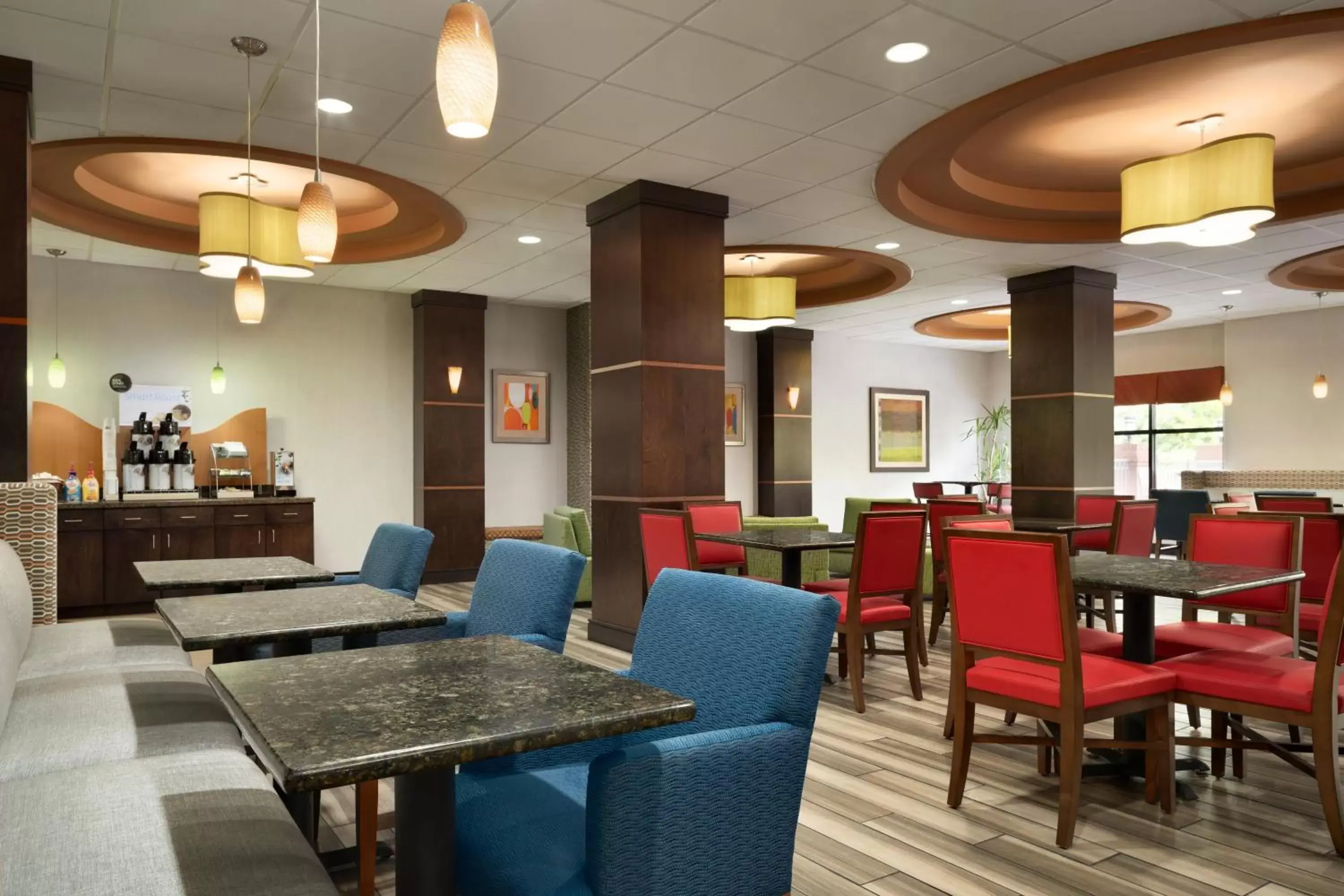 Breakfast, Restaurant/Places to Eat in Holiday Inn Express Hotel & Suites Knoxville-Clinton, an IHG Hotel