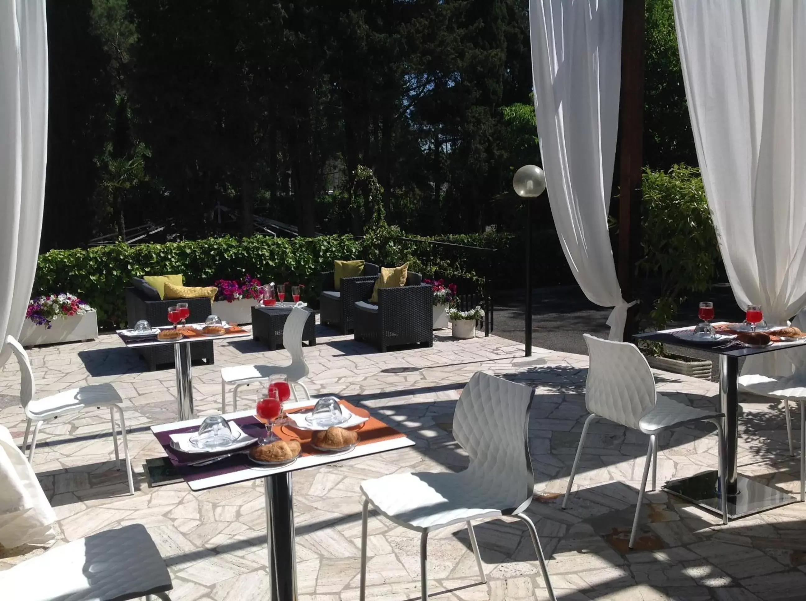 Patio, Restaurant/Places to Eat in Hotel Boomerang Roma