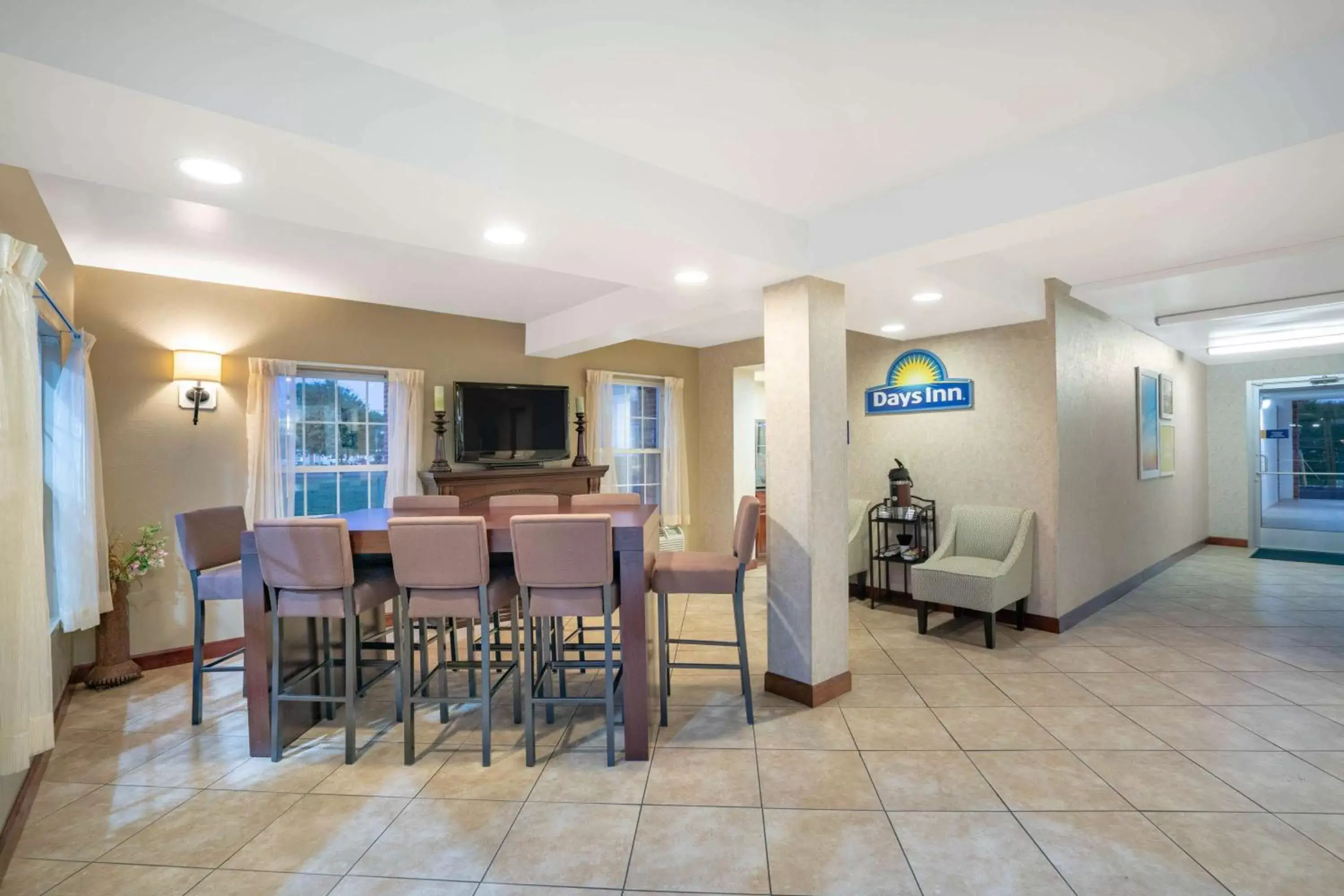 Lobby or reception, Dining Area in Days Inn by Wyndham Cave City