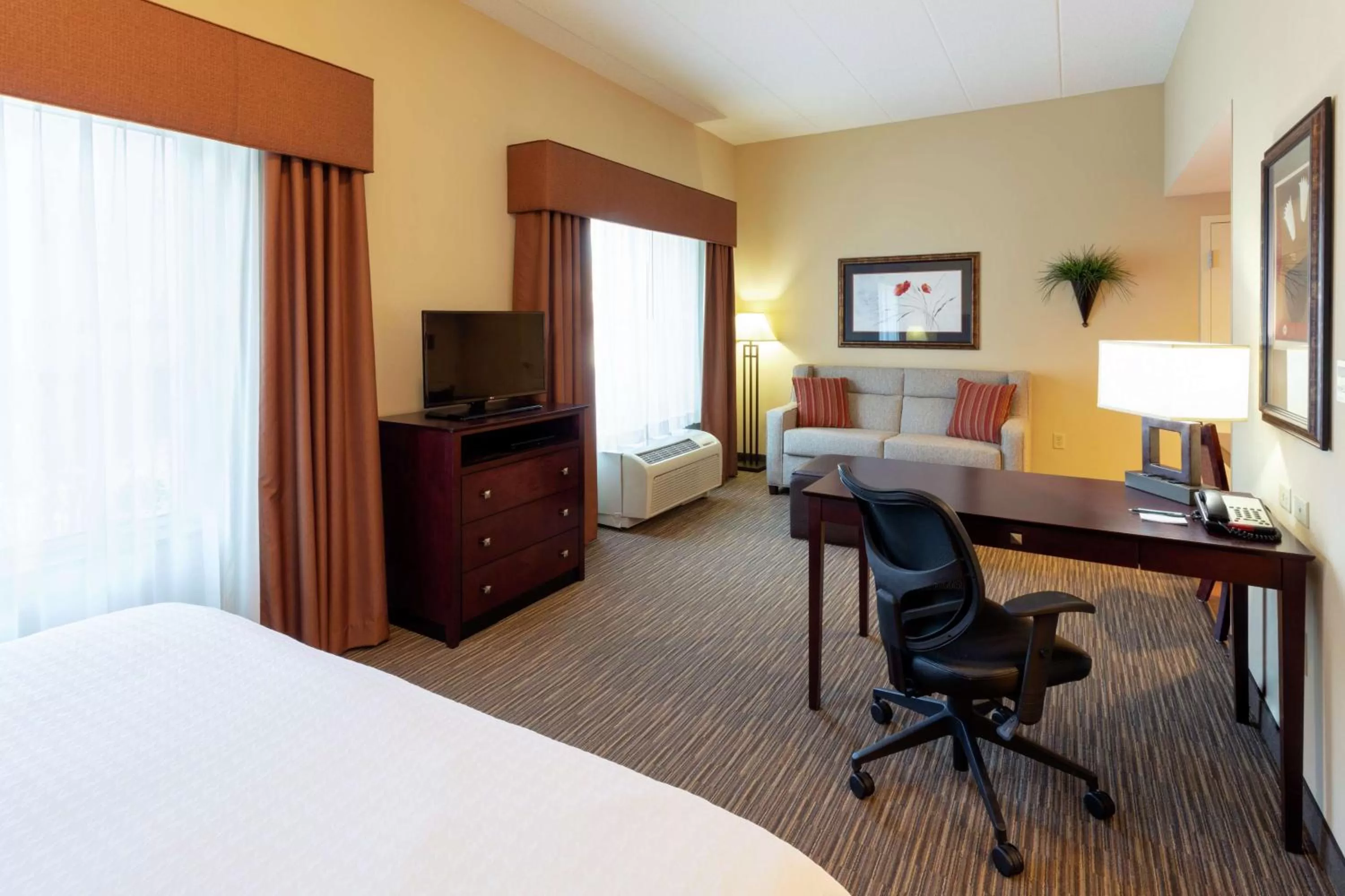 Bedroom, Bed in Homewood Suites by Hilton Minneapolis - Saint Louis Park at West End