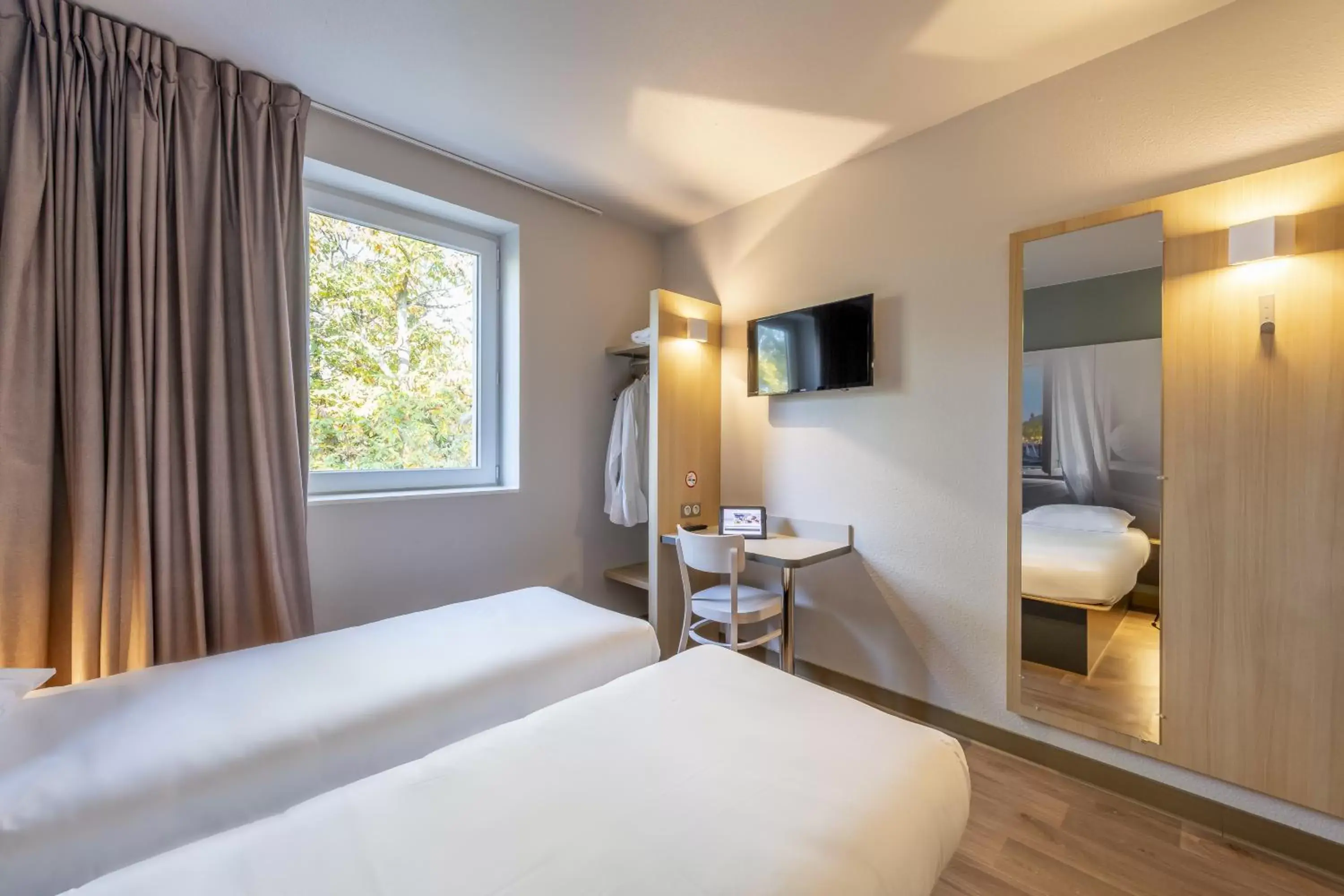 Bedroom, Bed in B&B HOTEL Bordeaux Langon