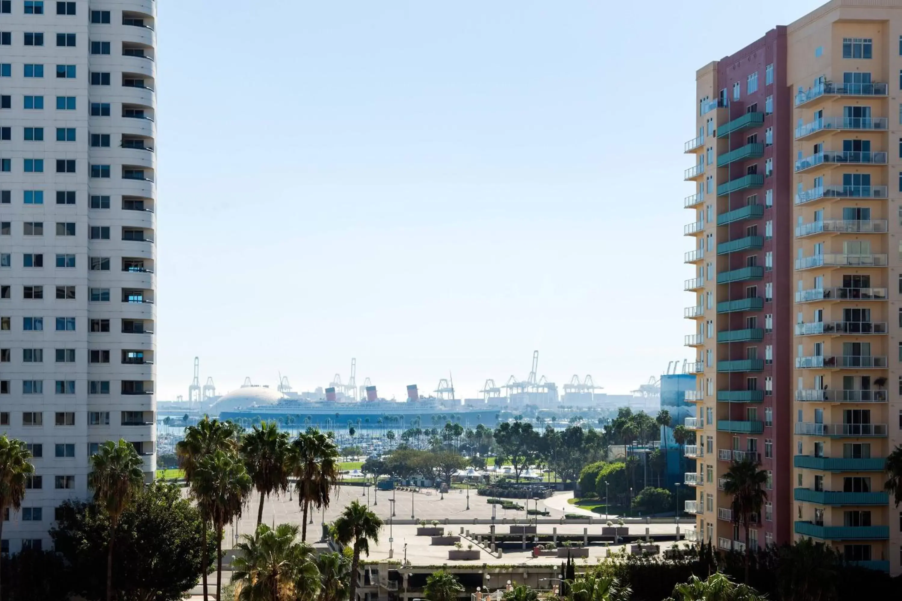 Photo of the whole room in Courtyard by Marriott Long Beach Downtown