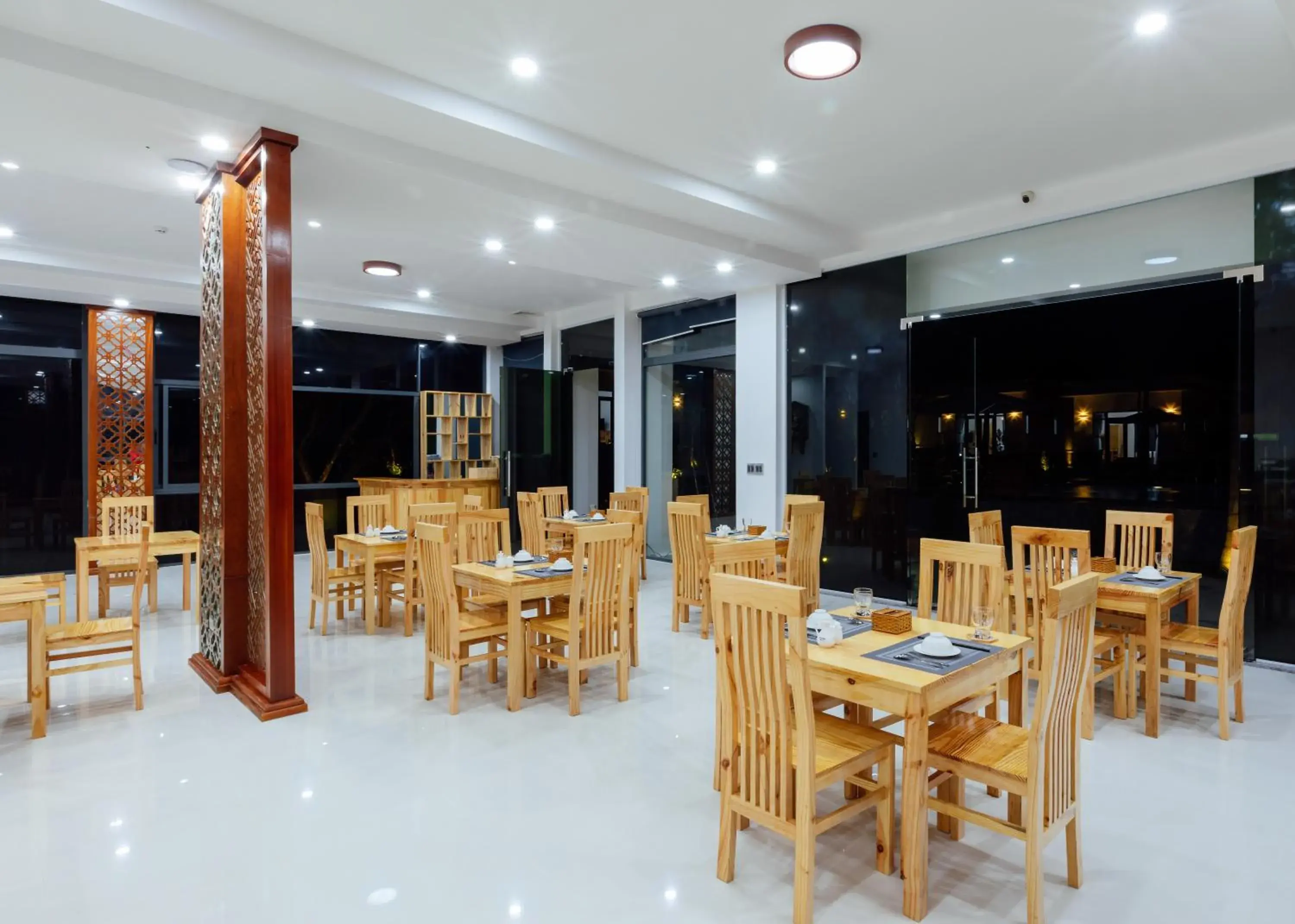 Restaurant/Places to Eat in Xuan Hien Resort