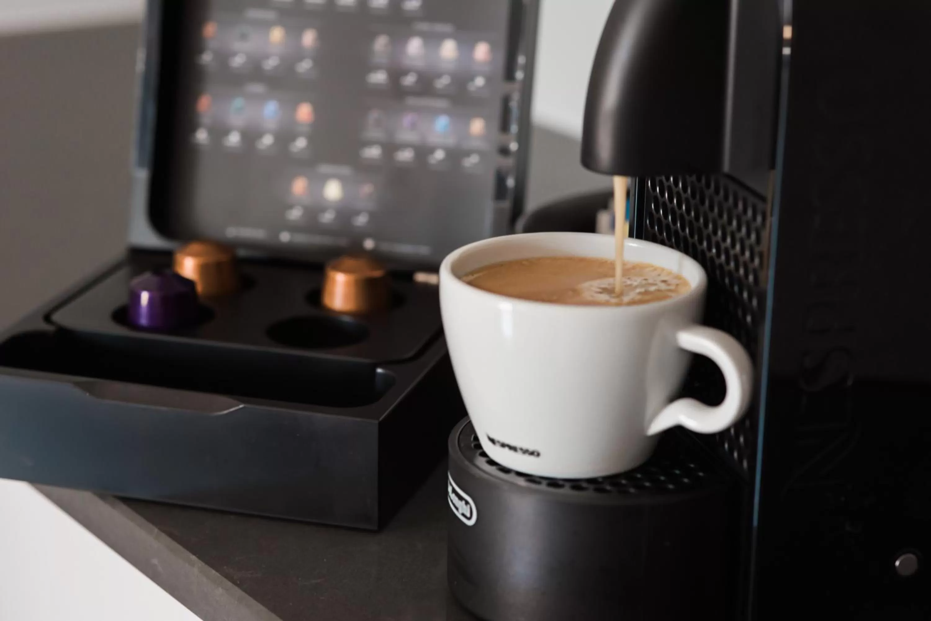 Coffee/tea facilities in Bright Colonial Motel