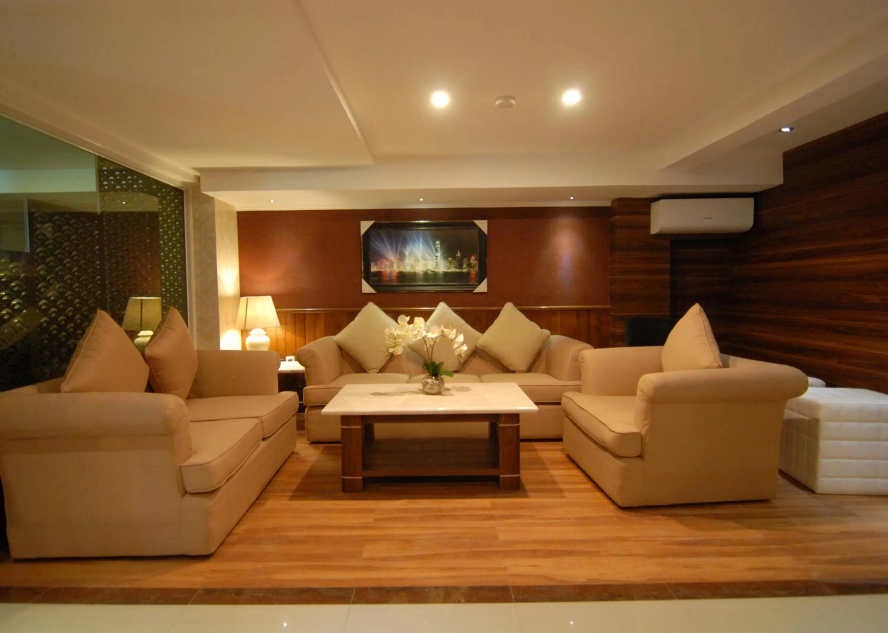 Restaurant/places to eat in Grand Kasira