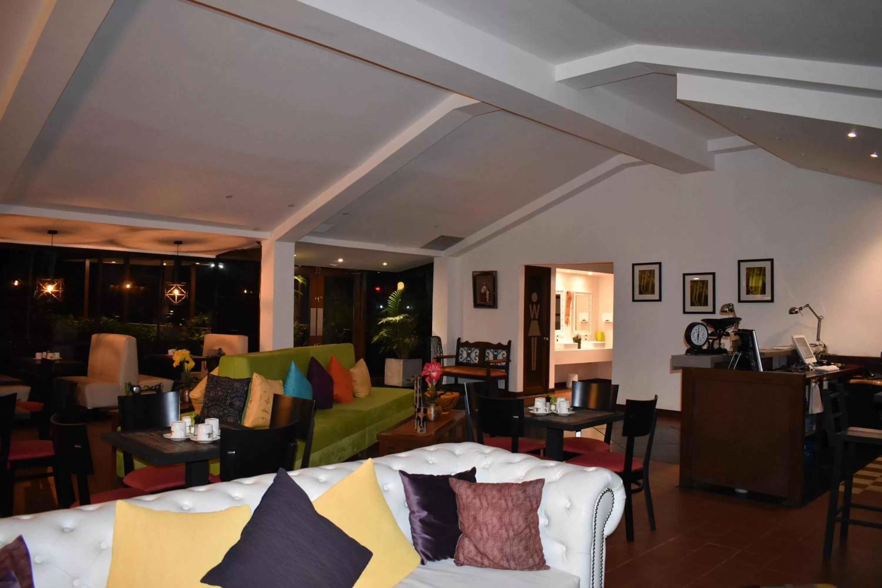 Lobby or reception, Restaurant/Places to Eat in Hotel Bambu Inn