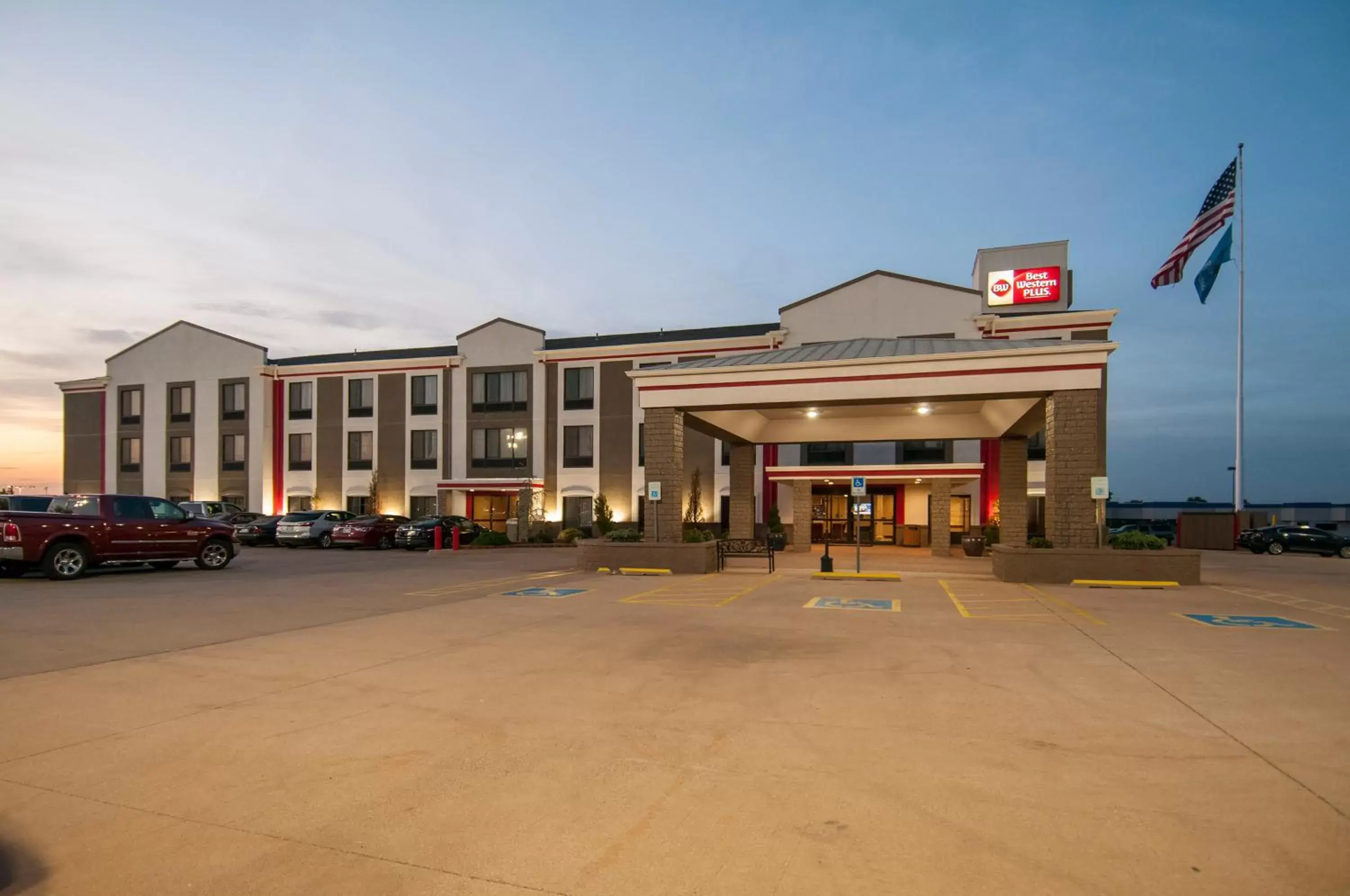 Property Building in Best Western Plus Memorial Inn & Suites