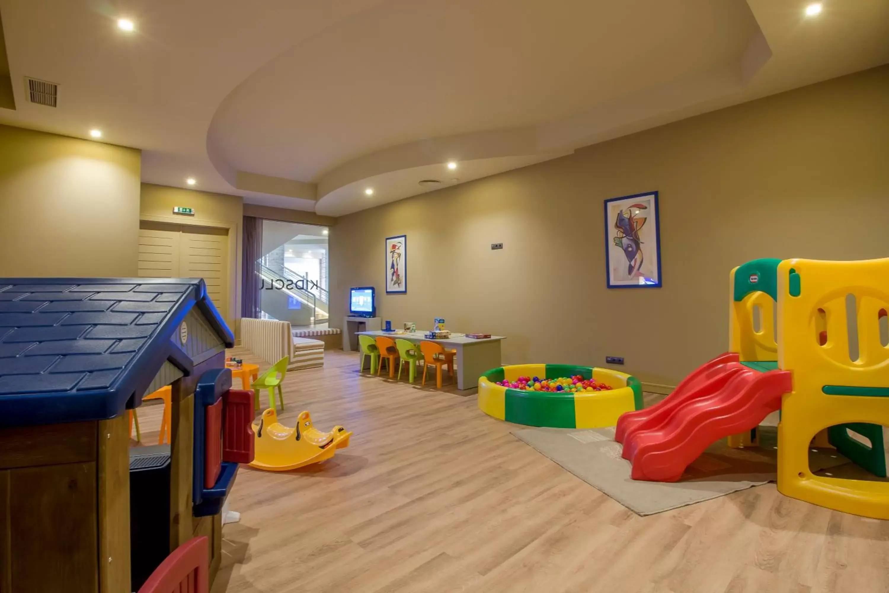 Kids's club, Kid's Club in Calheta Beach - All-inclusive - Savoy Signature