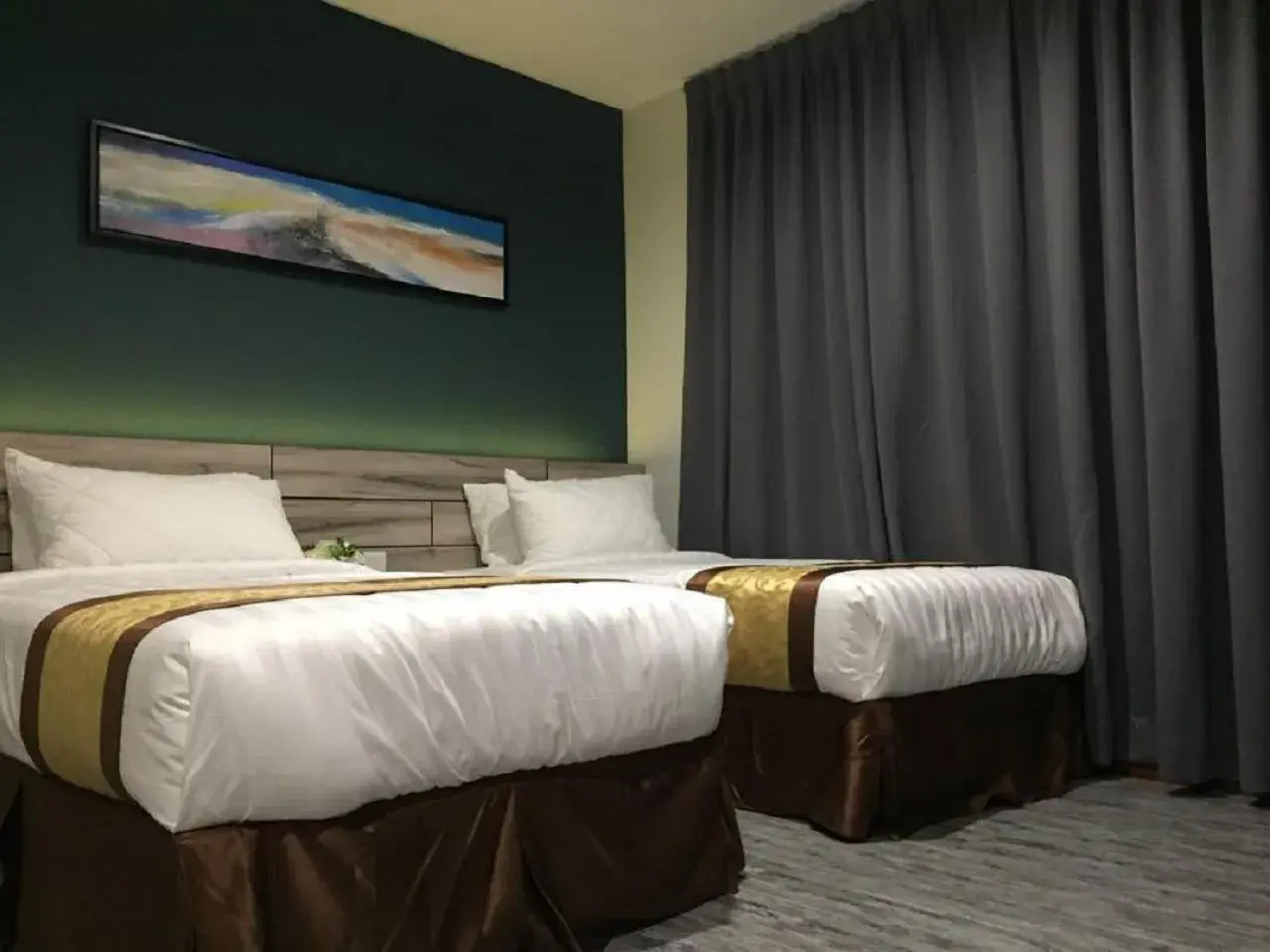 Bed in Meriton Inn Hotel